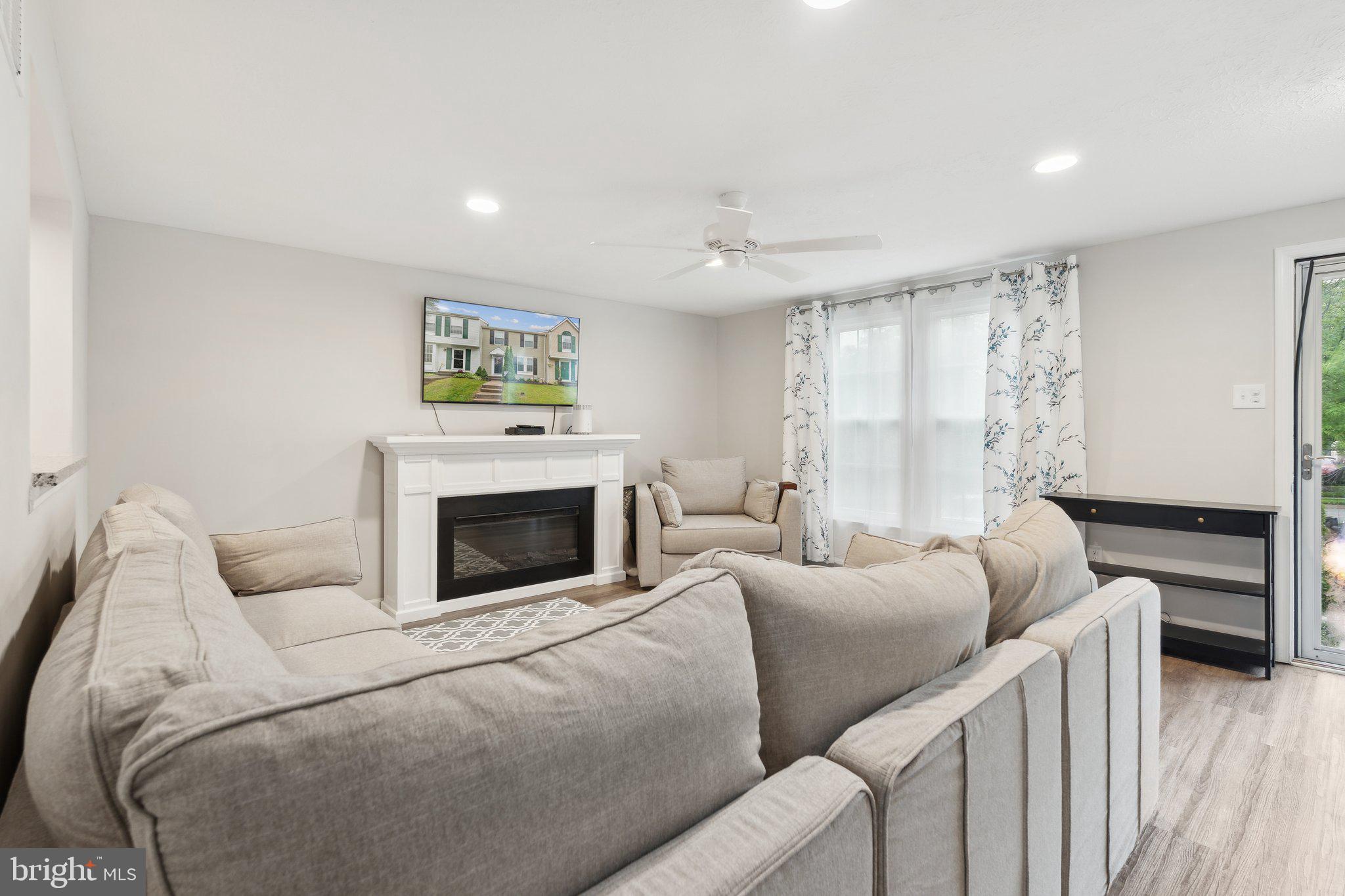 CONSTANT FRIENDSHIP - Residential