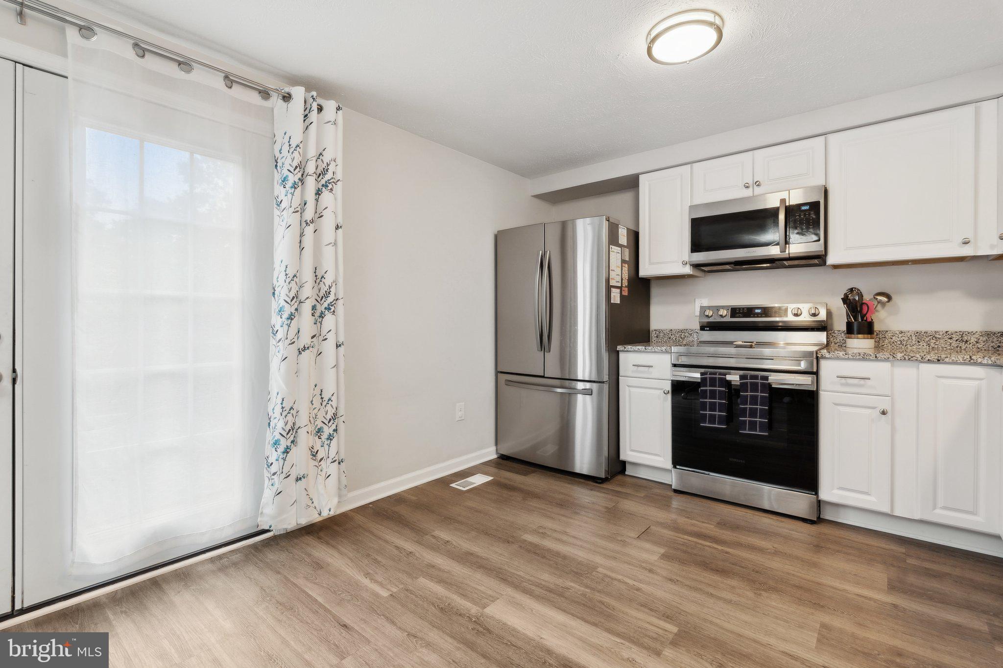 CONSTANT FRIENDSHIP - Residential