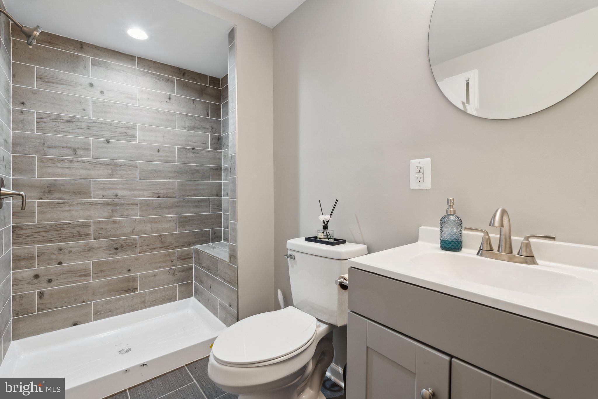 CONSTANT FRIENDSHIP - Residential