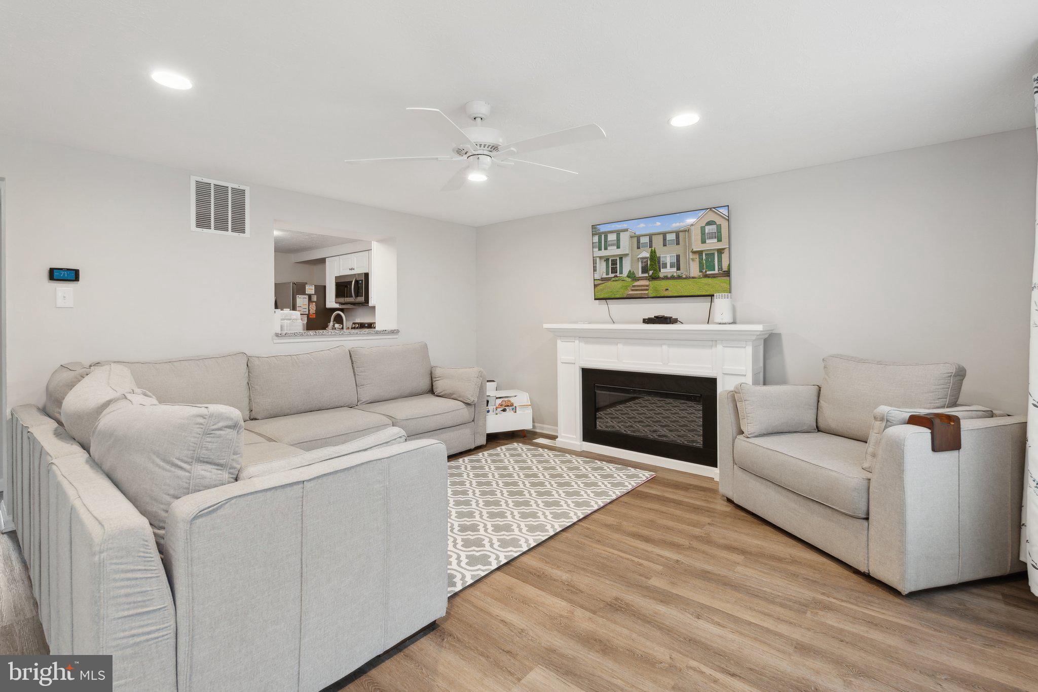 CONSTANT FRIENDSHIP - Residential