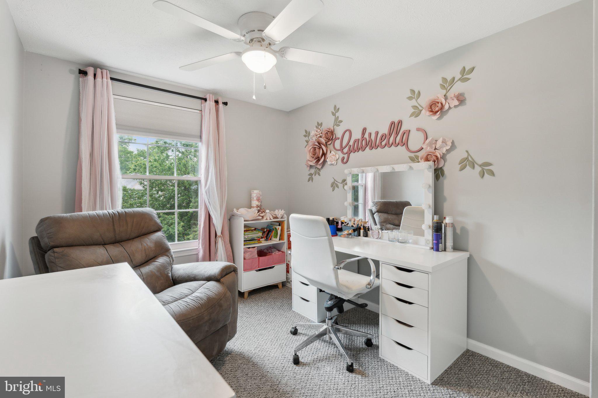 CONSTANT FRIENDSHIP - Residential