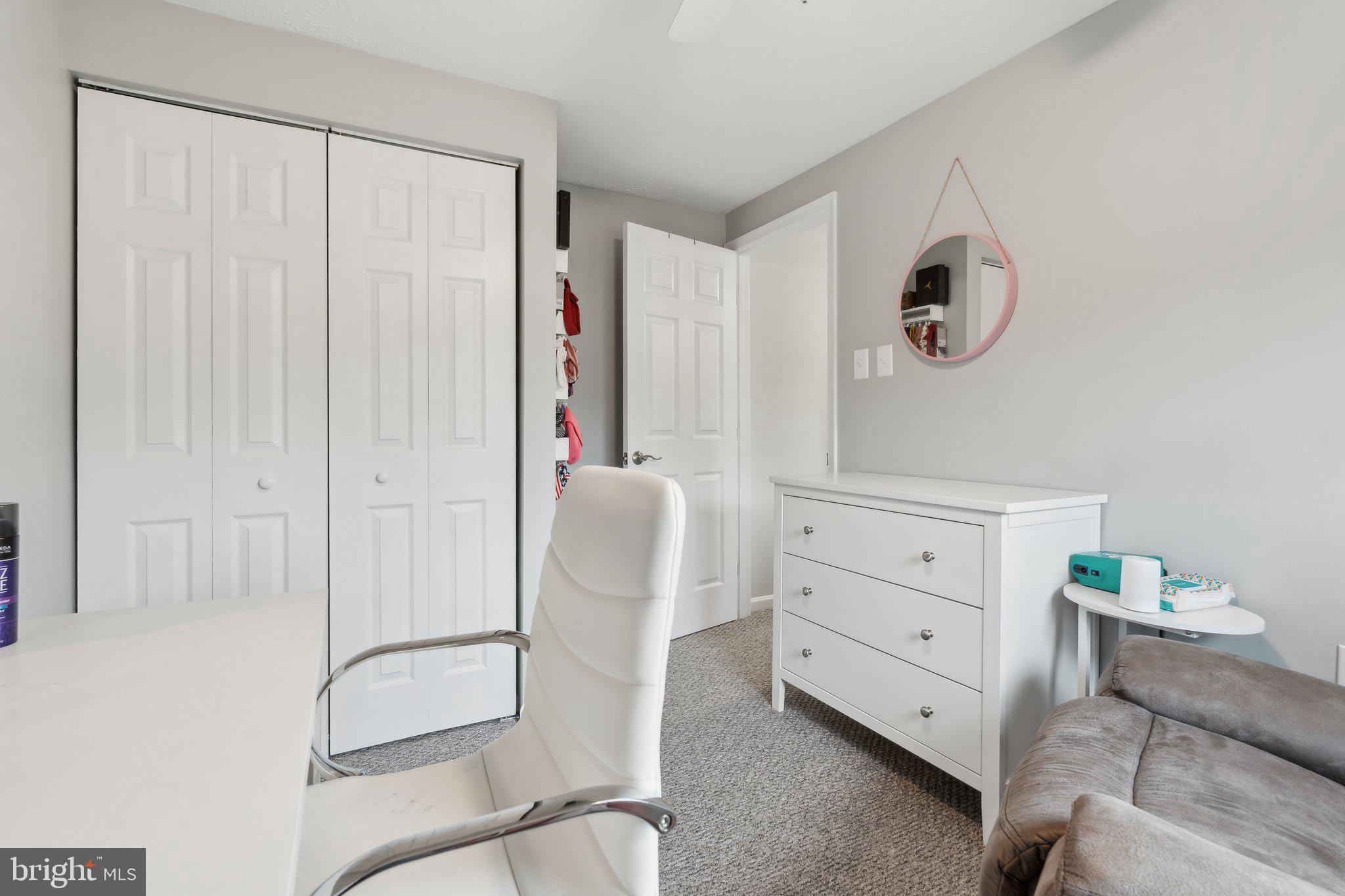 CONSTANT FRIENDSHIP - Residential