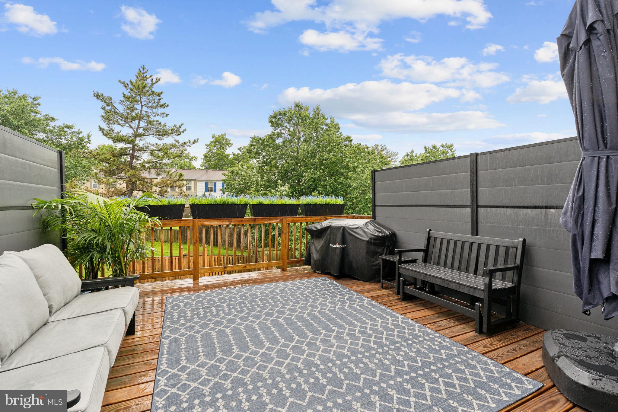 CONSTANT FRIENDSHIP - Residential