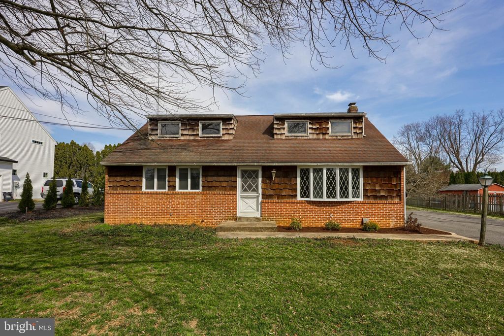 Photo of 837 Willow Road, Lancaster, PA 17601 (MLS # PALA2048396)