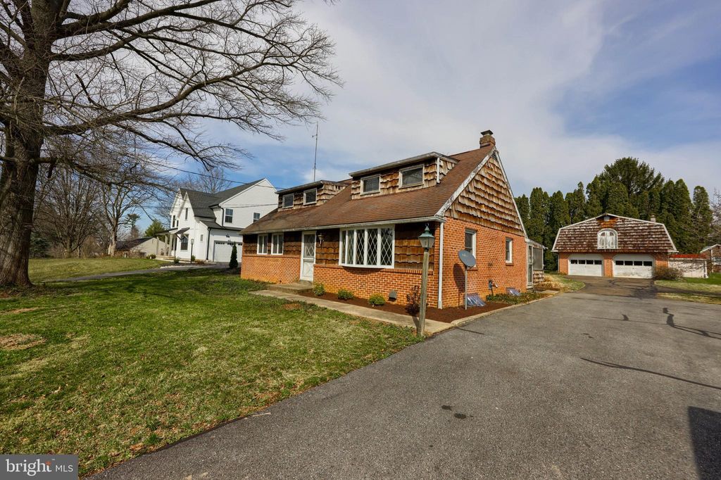 Photo of 837 Willow Road, Lancaster, PA 17601 (MLS # PALA2048396)