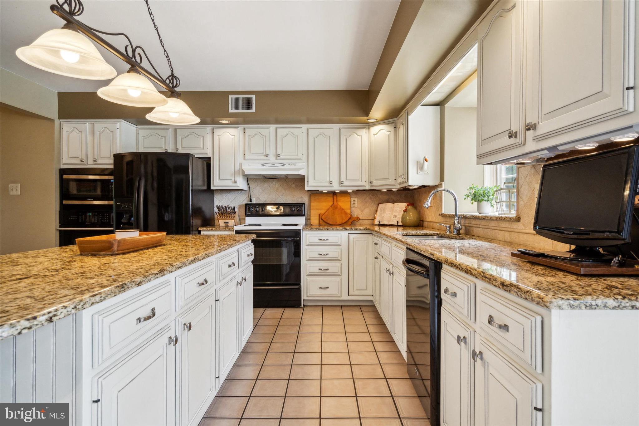 GOVERNOR ESTATES - Residential