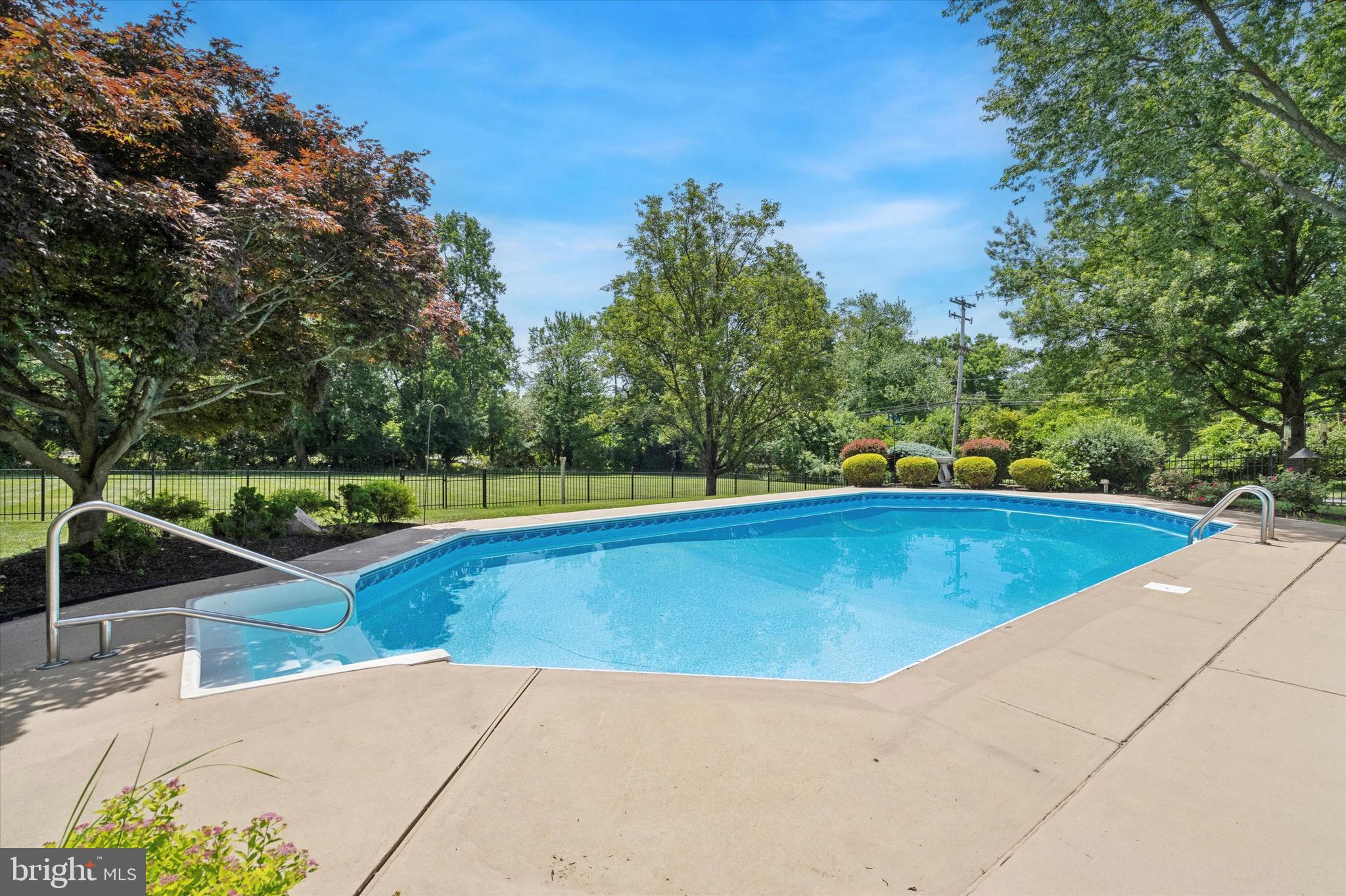 GOVERNOR ESTATES - Residential