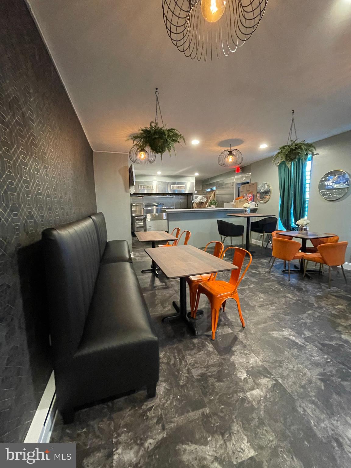 190 W LEHIGH AVENUE COMMERCIAL SPACE