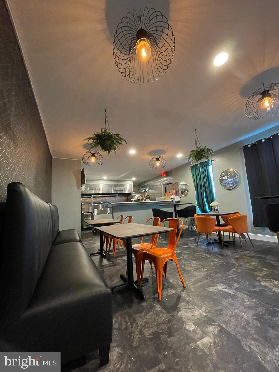 190 W LEHIGH AVENUE COMMERCIAL SPACE