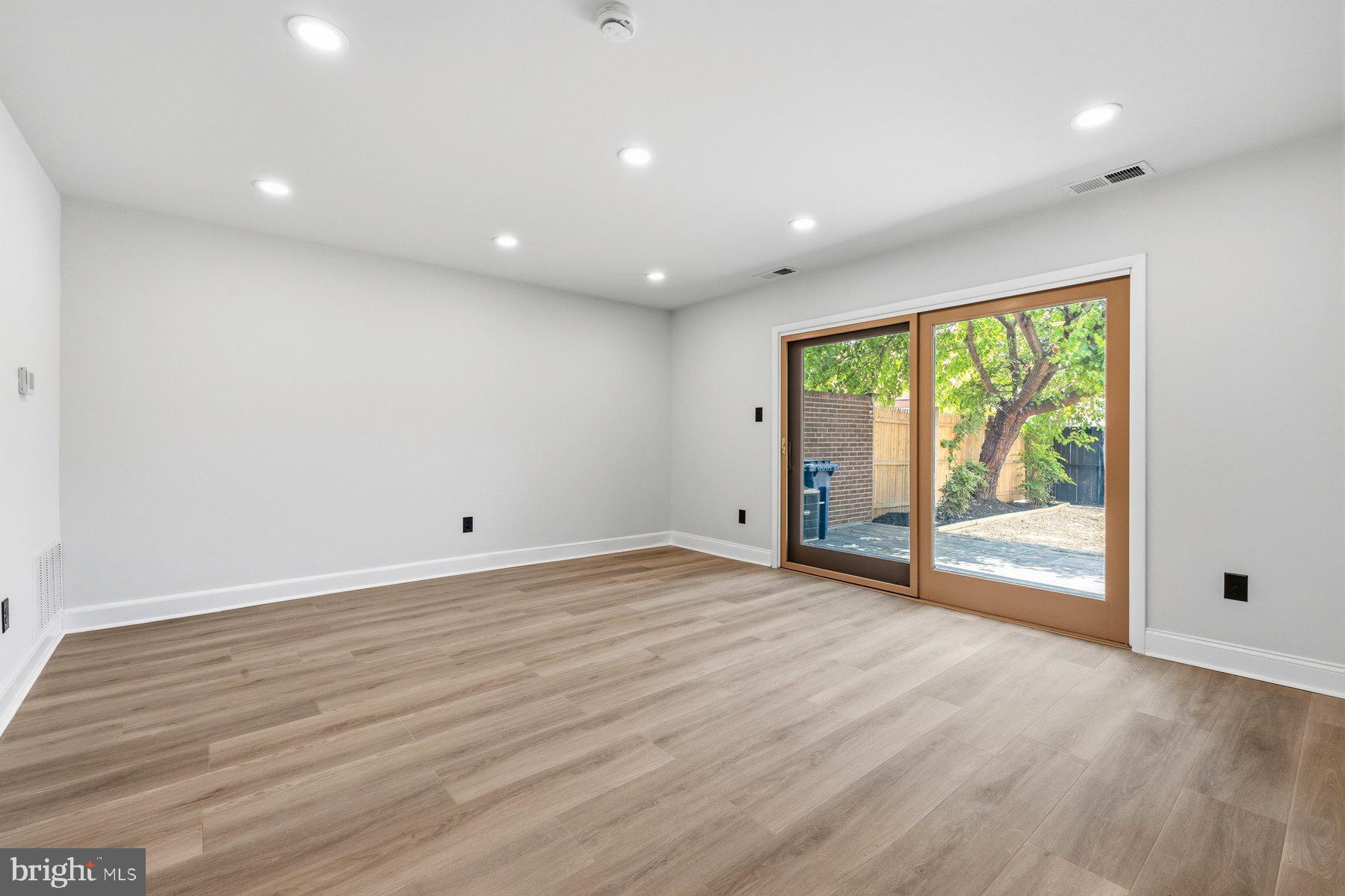 1004 COLONIAL AVENUE