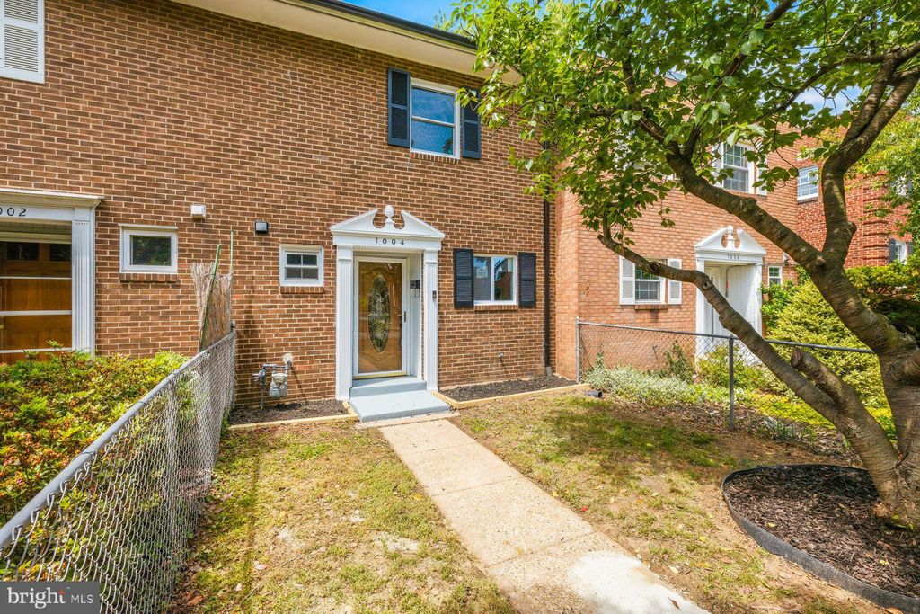 Photo of 1004 Colonial Avenue, ALEXANDRIA, VA 22314 (MLS # VAAX2060760)