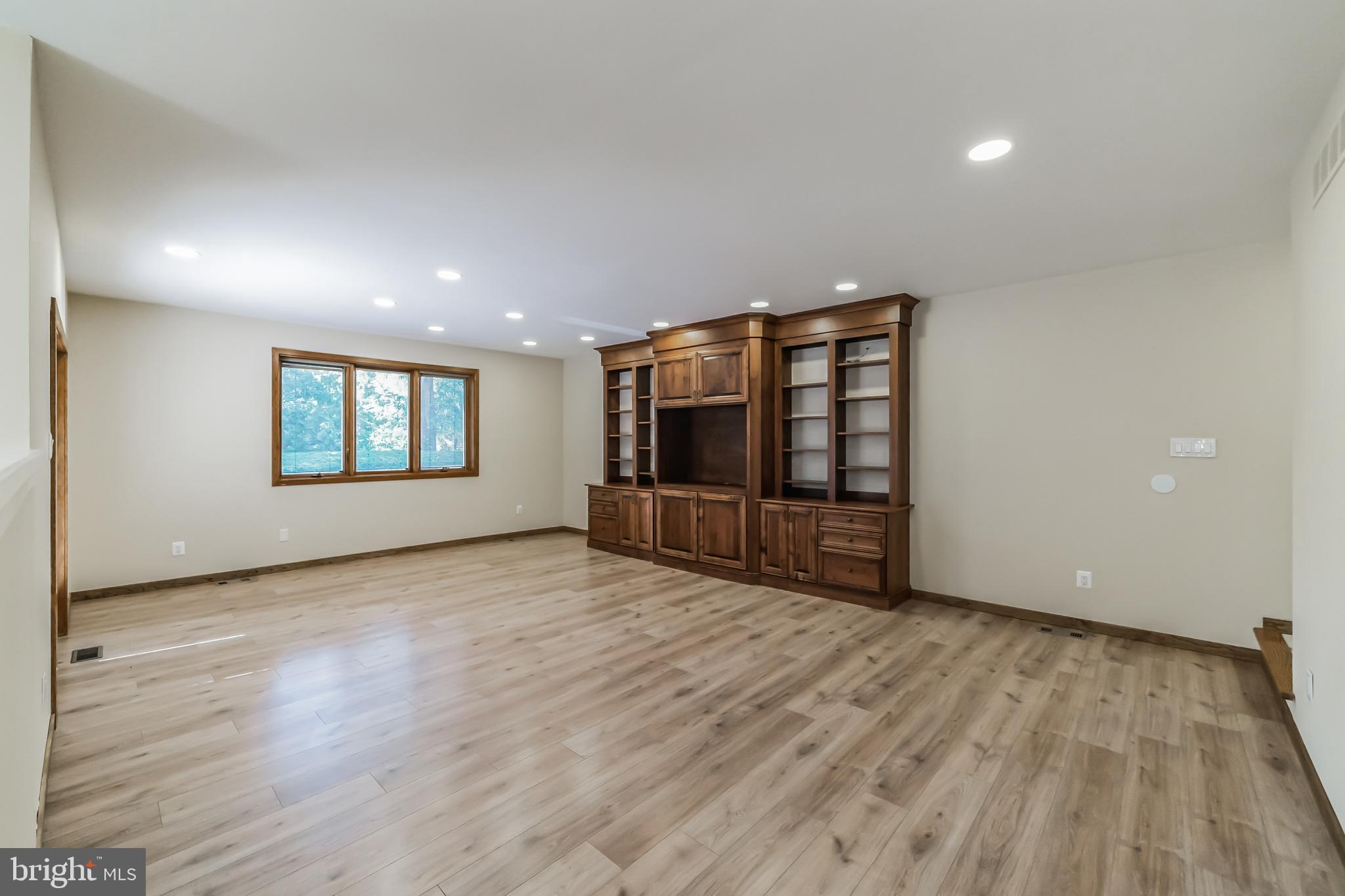 LONG LANE FARMS 1 - Residential