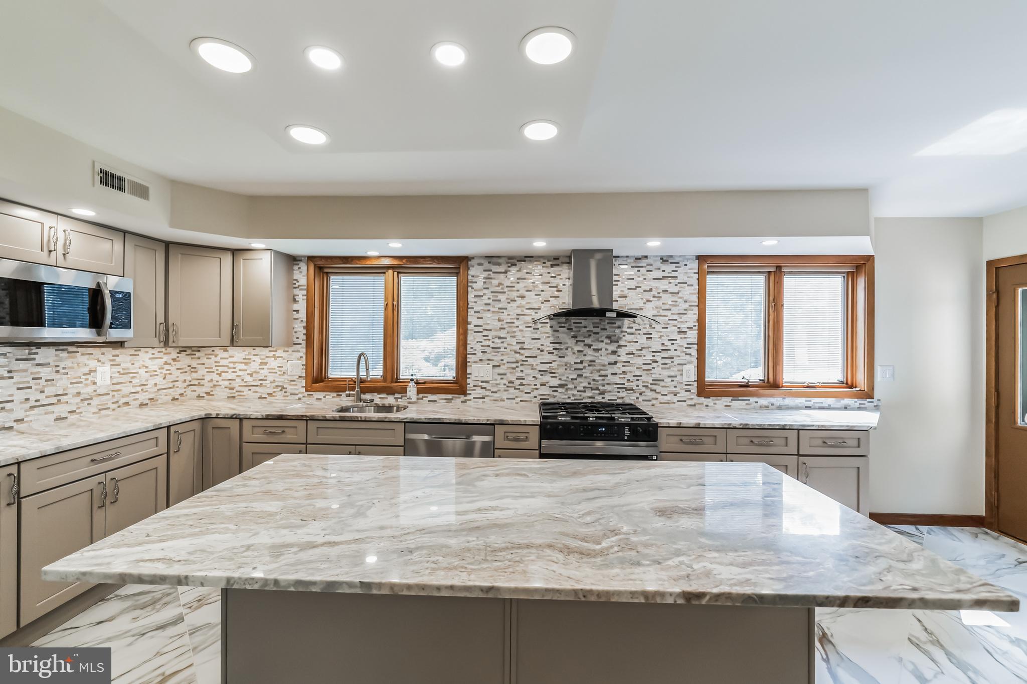 LONG LANE FARMS 1 - Residential