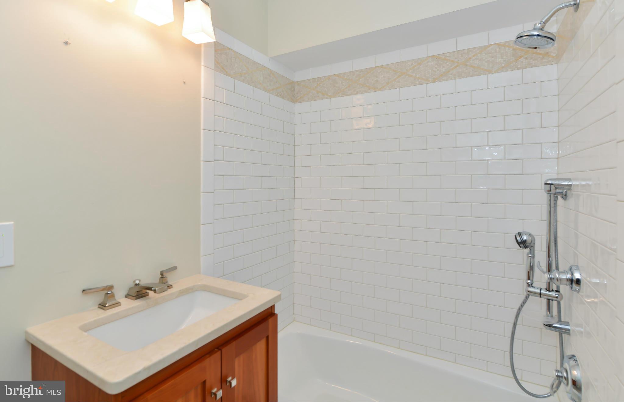 OLD TOWN - Residential Lease