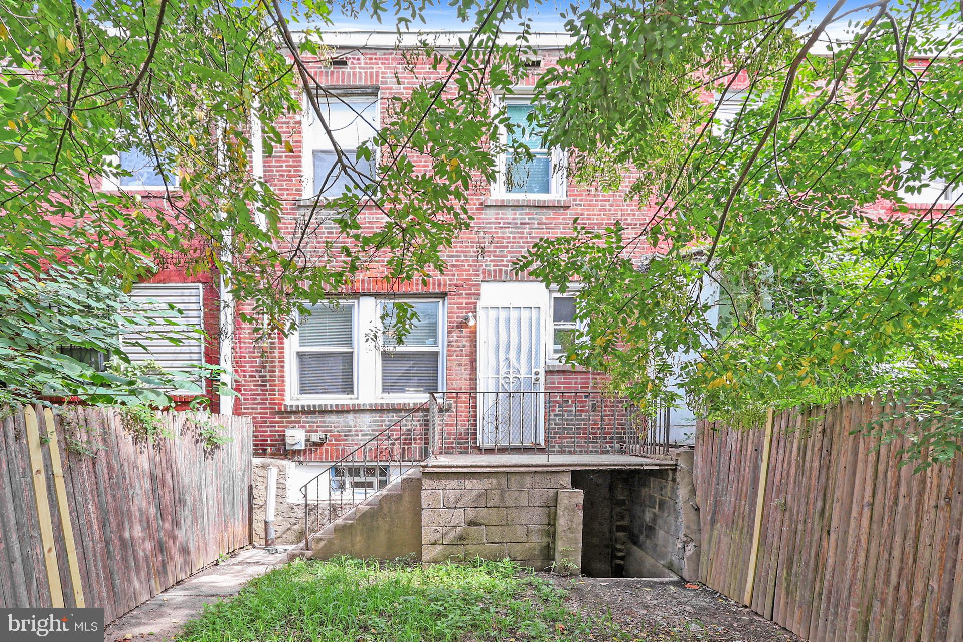 ELMWOOD PARK - Residential Lease