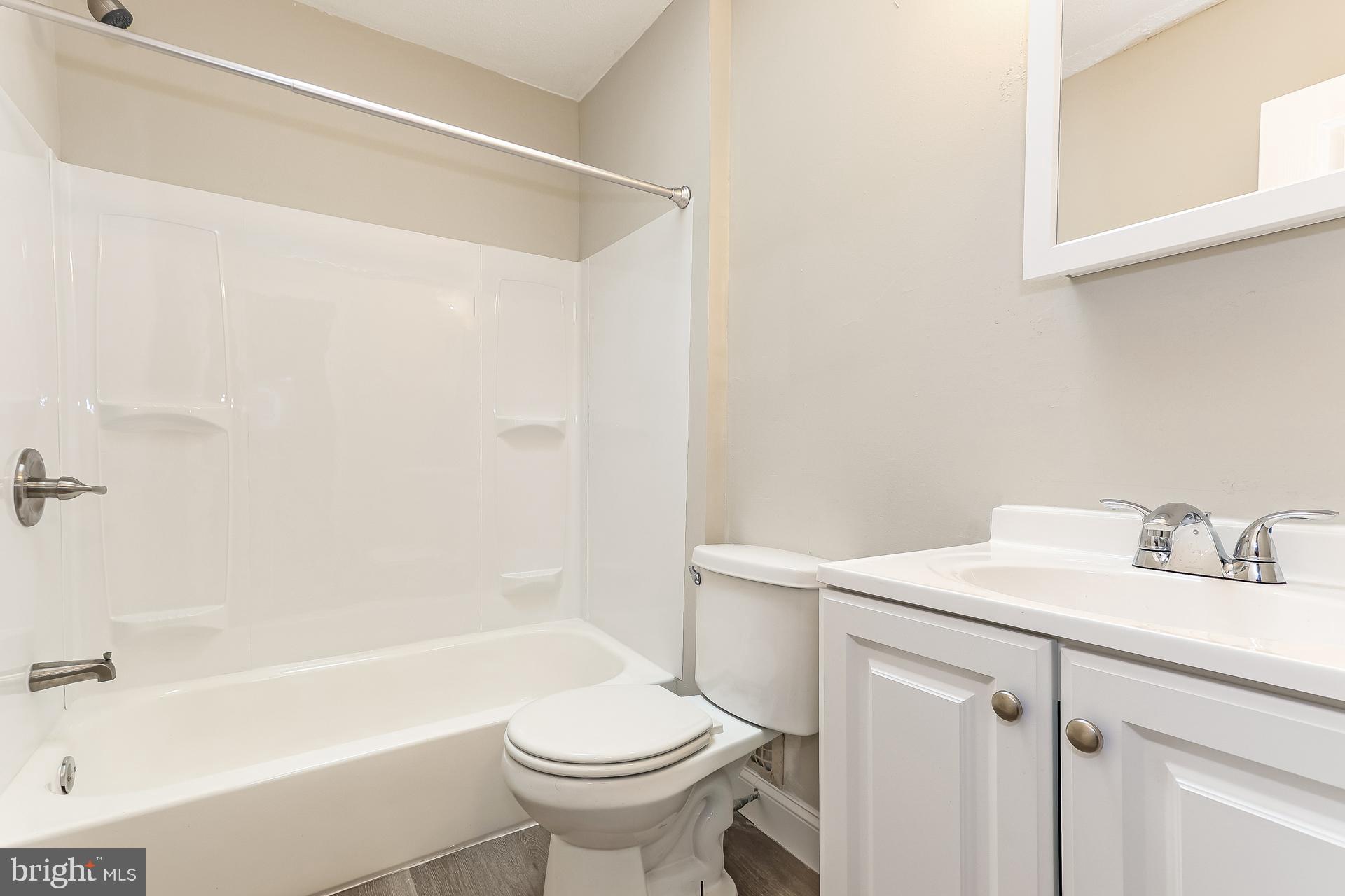 ELMWOOD PARK - Residential Lease