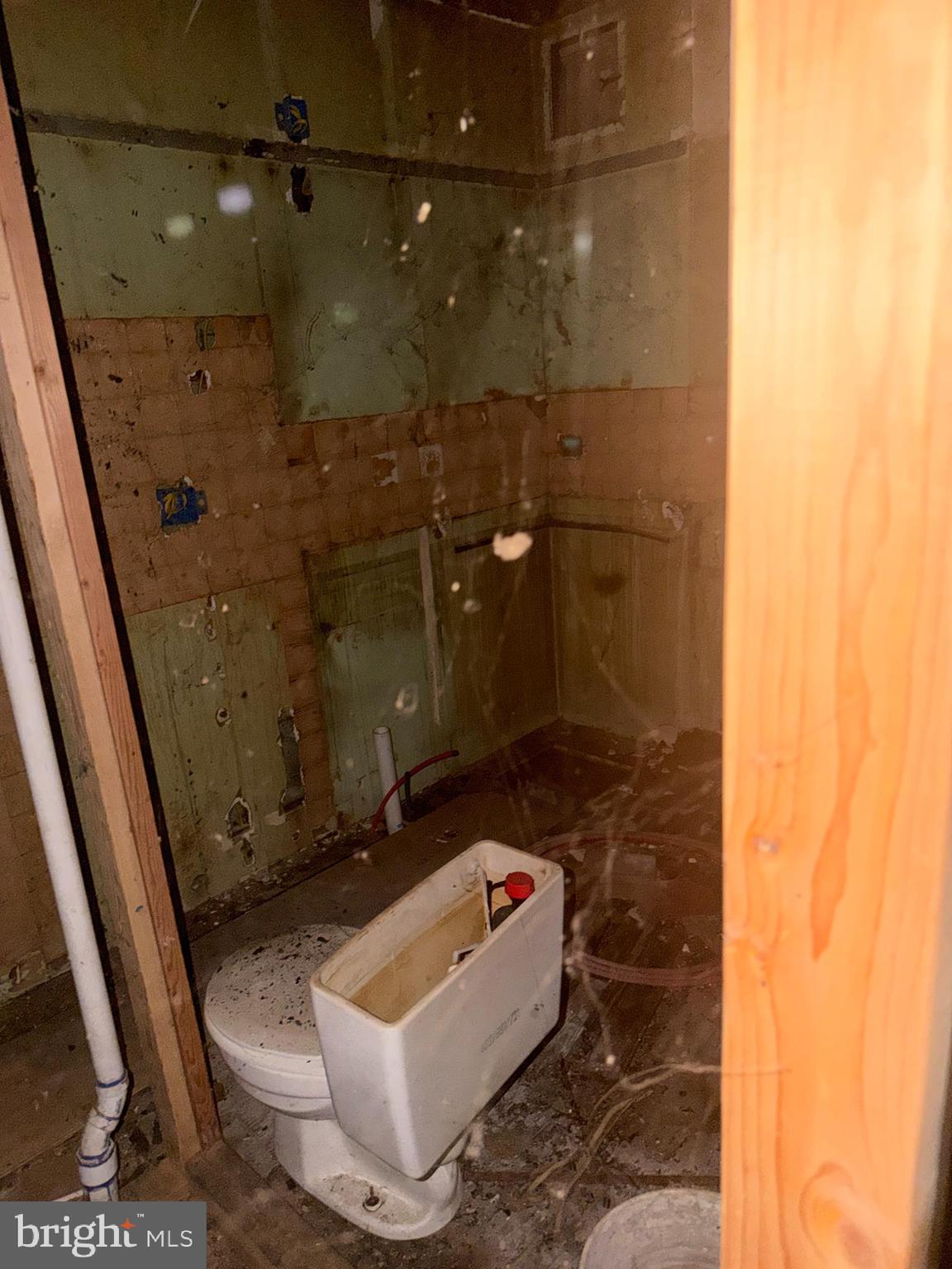 1846 E MONMOUTH STREET