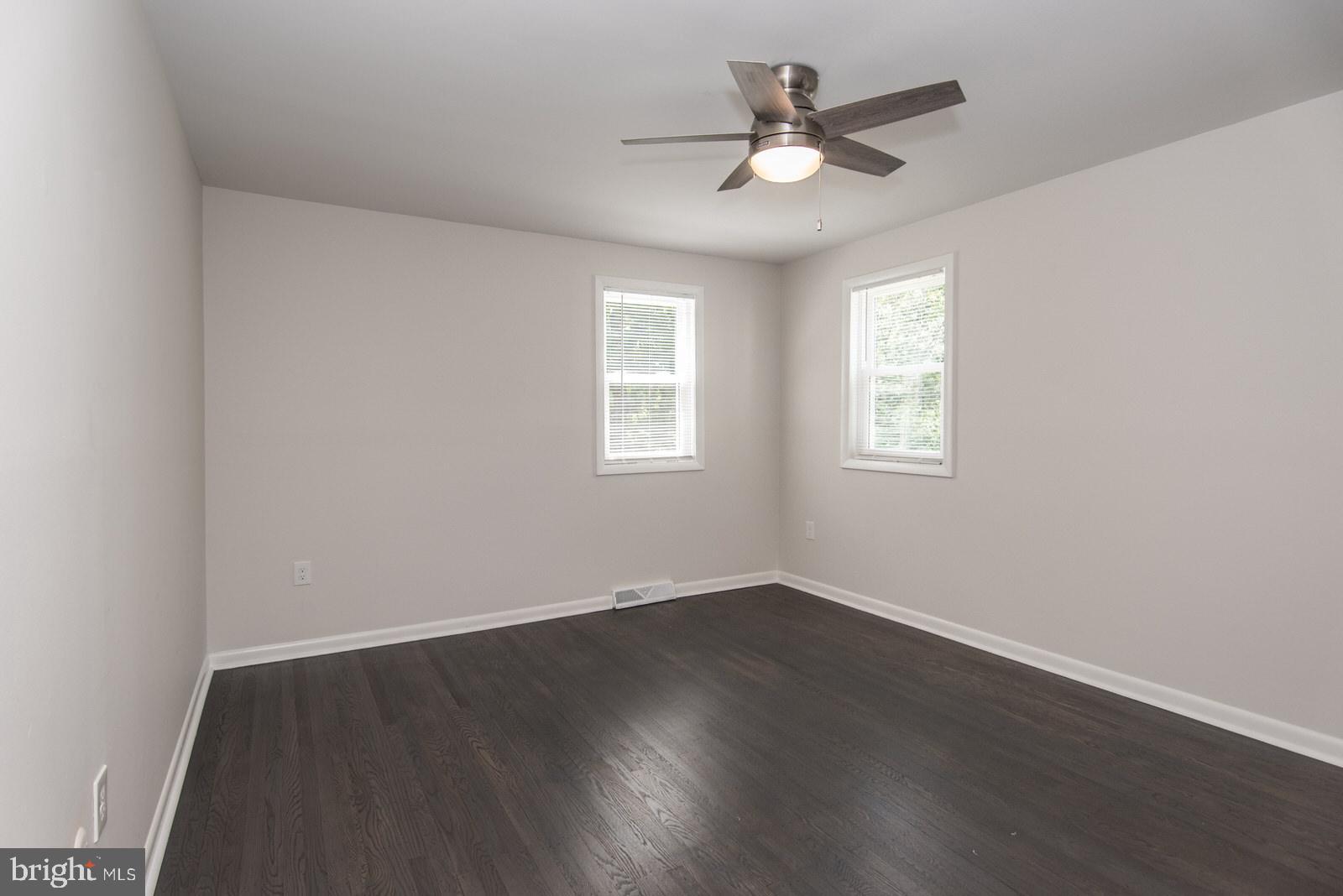 LONDONDERRY WOODS - Residential