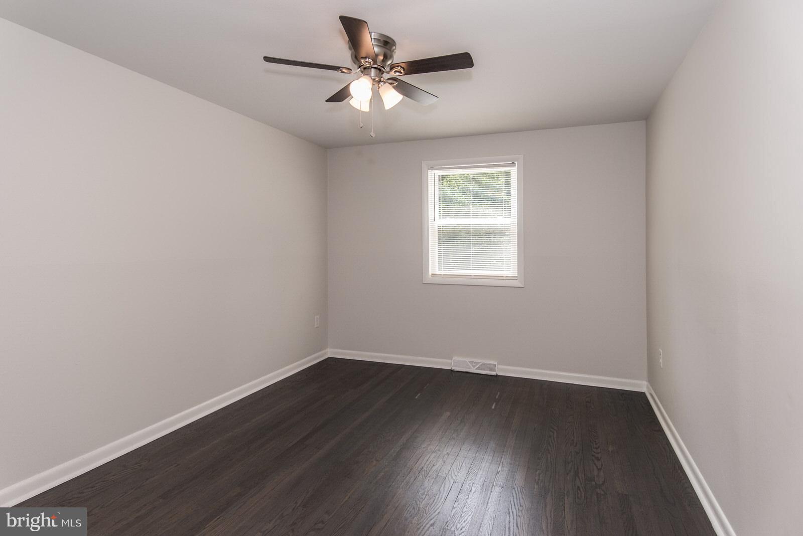 LONDONDERRY WOODS - Residential