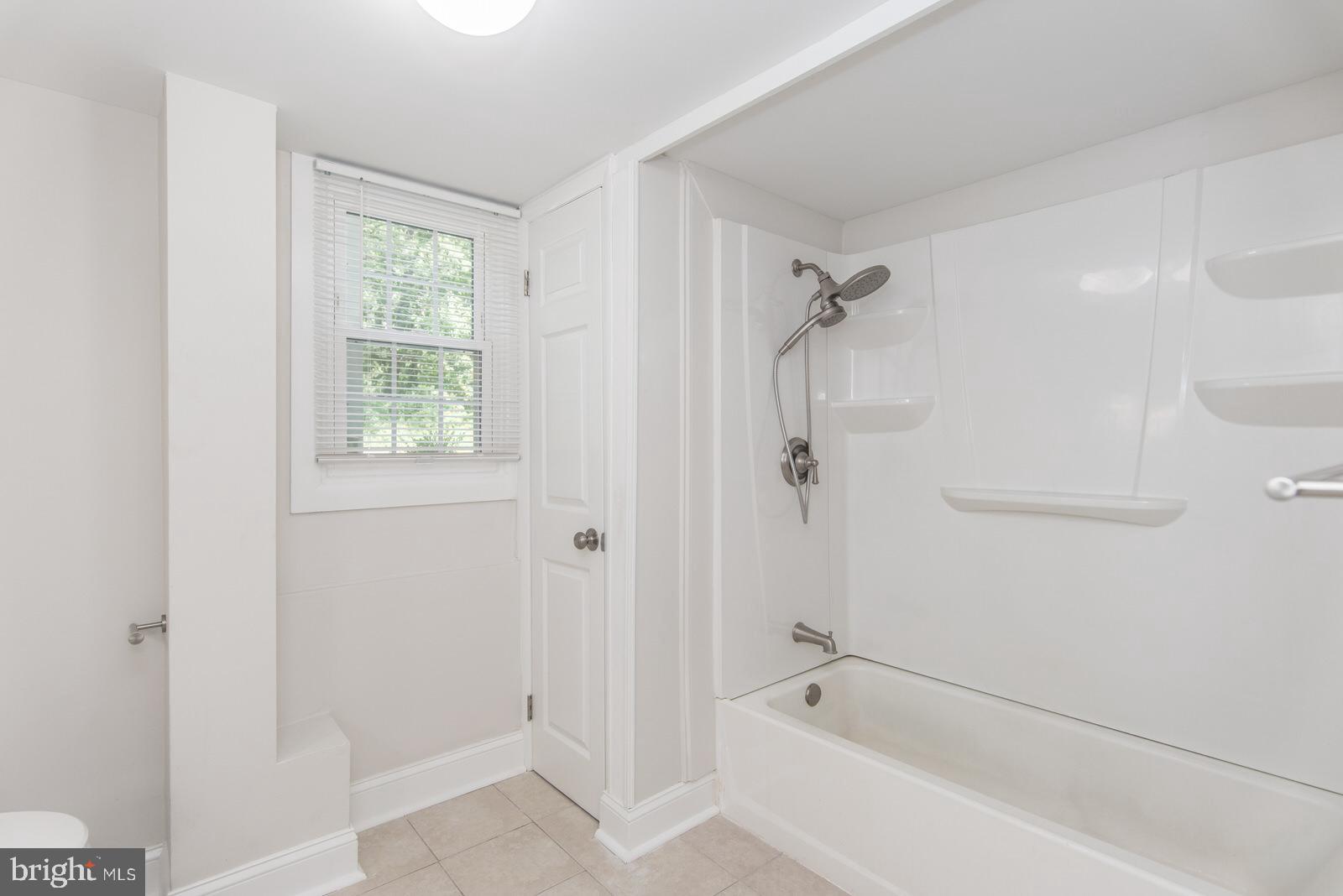 LONDONDERRY WOODS - Residential