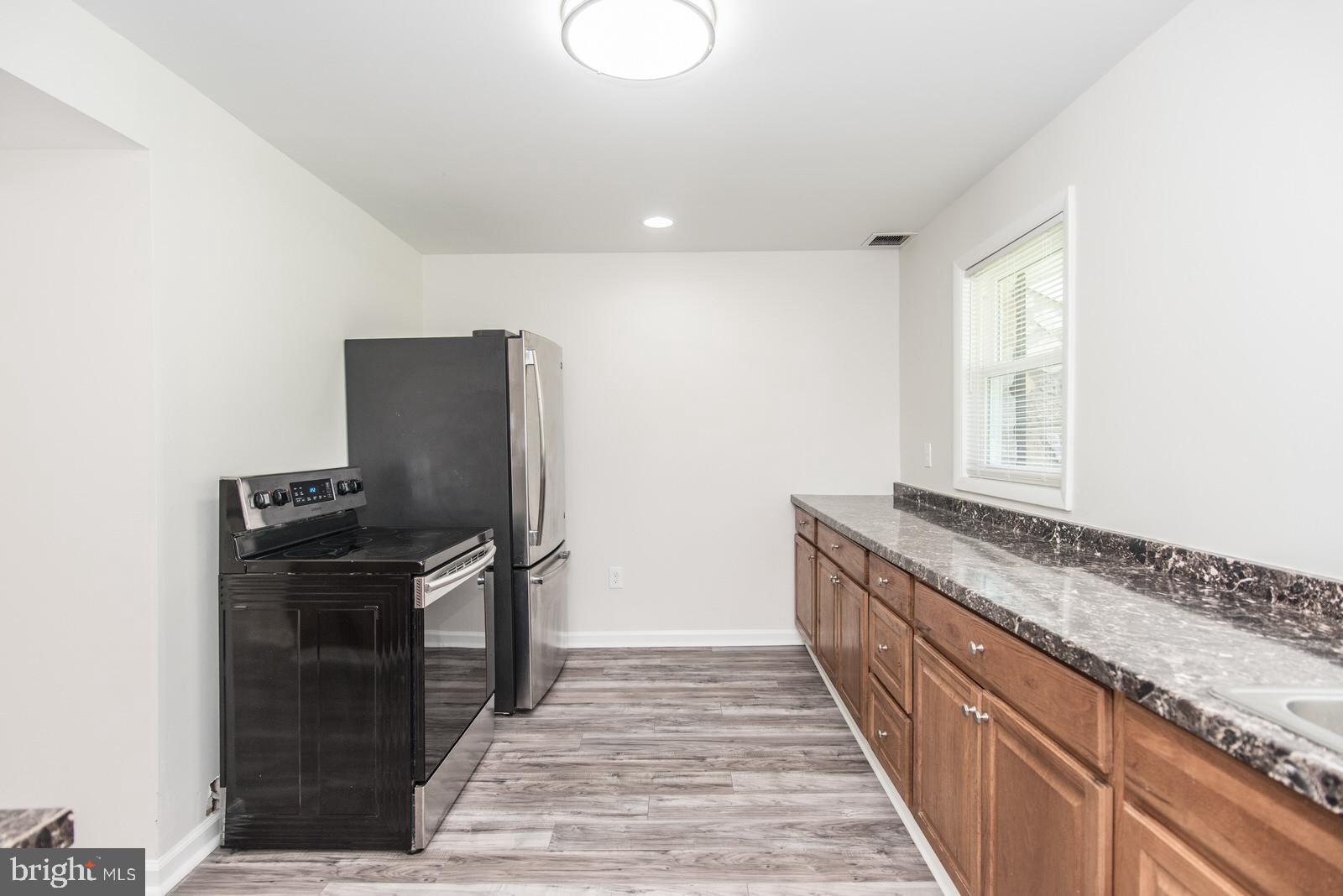 LONDONDERRY WOODS - Residential