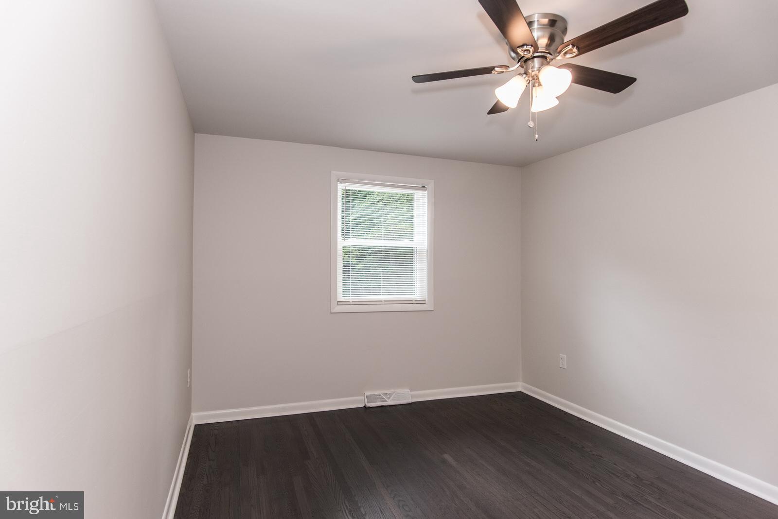 LONDONDERRY WOODS - Residential