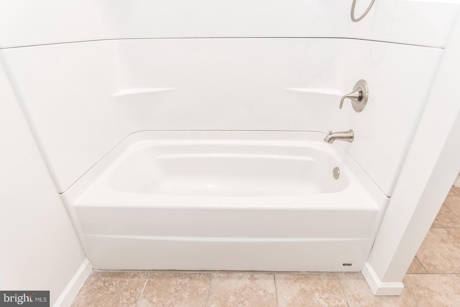 LONDONDERRY WOODS - Residential