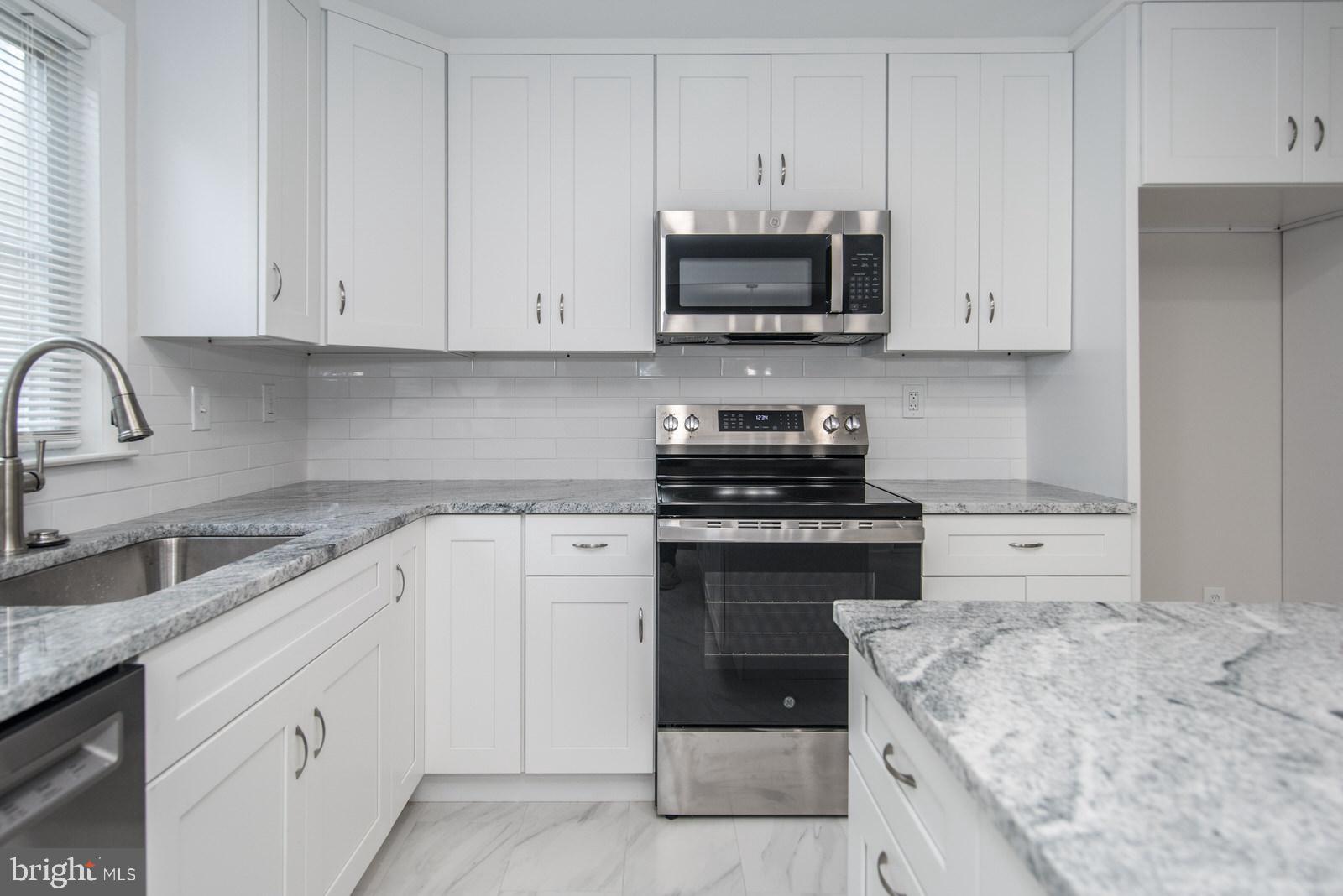 LONDONDERRY WOODS - Residential