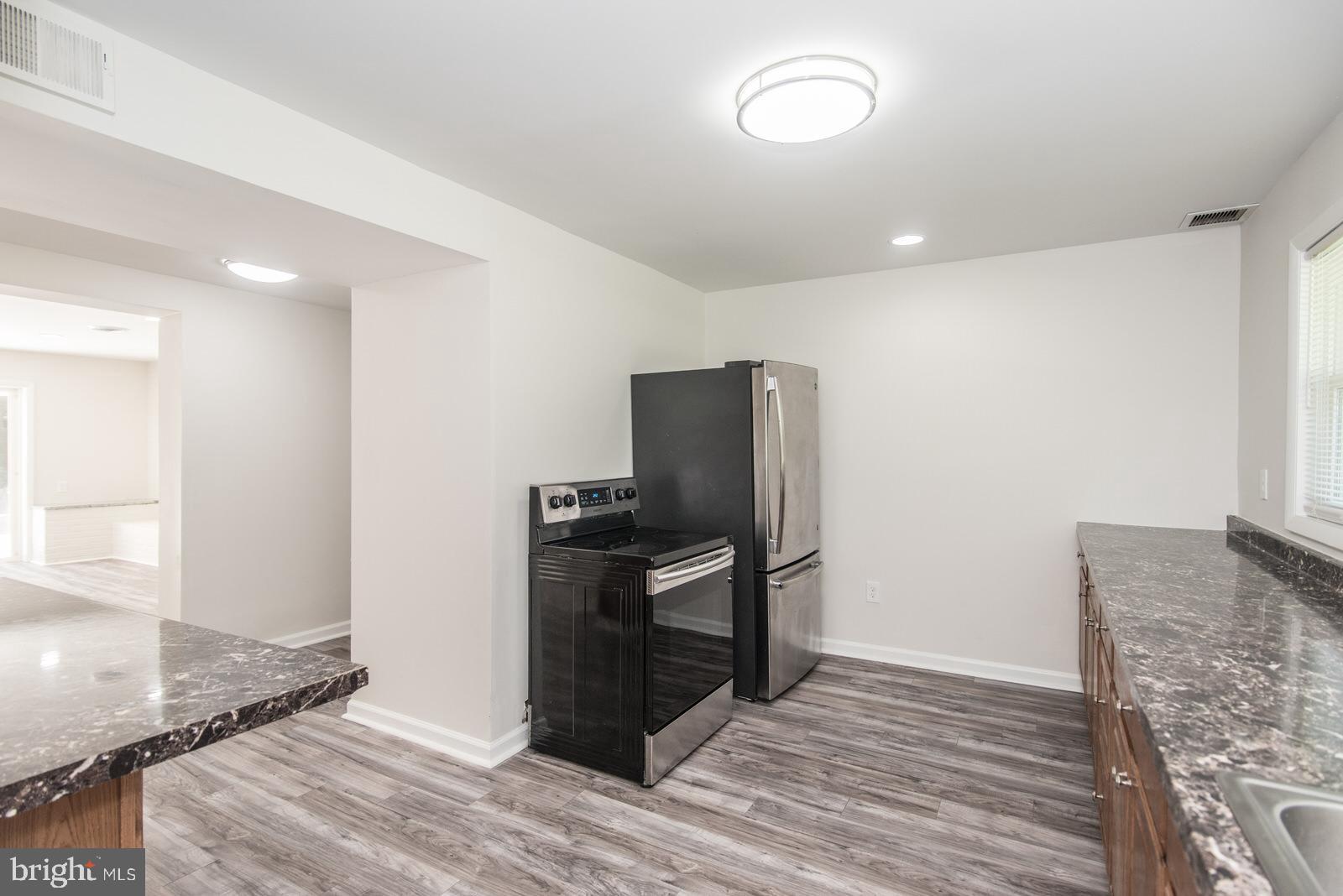 LONDONDERRY WOODS - Residential