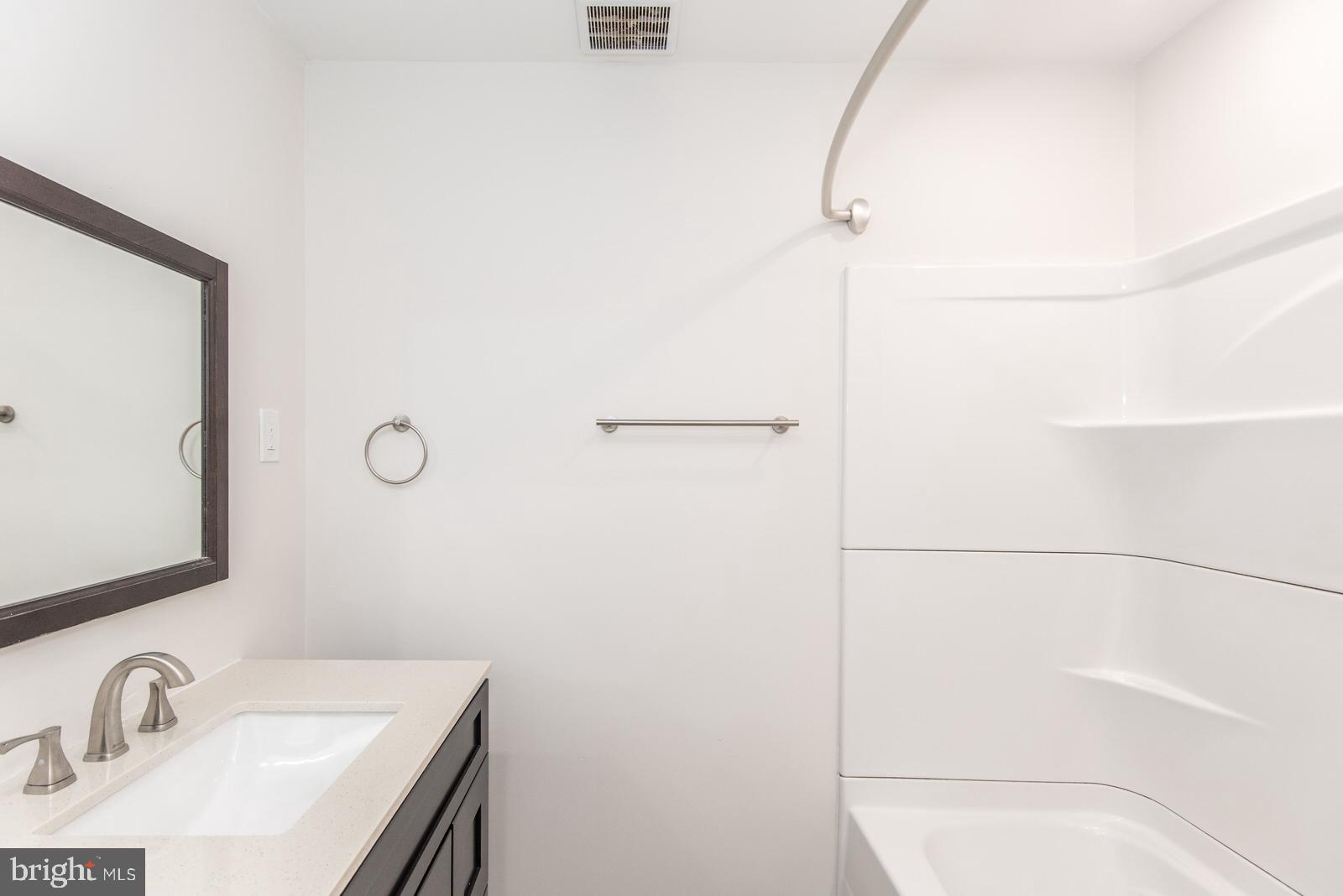 LONDONDERRY WOODS - Residential