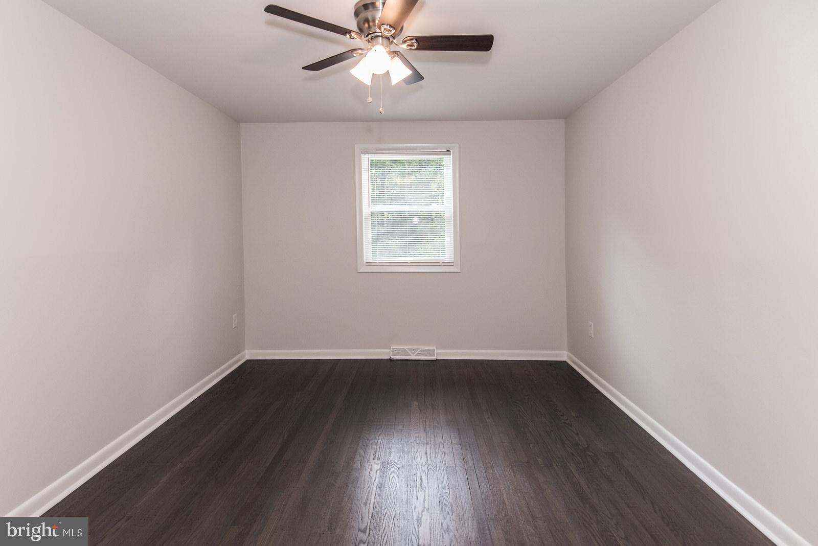 LONDONDERRY WOODS - Residential