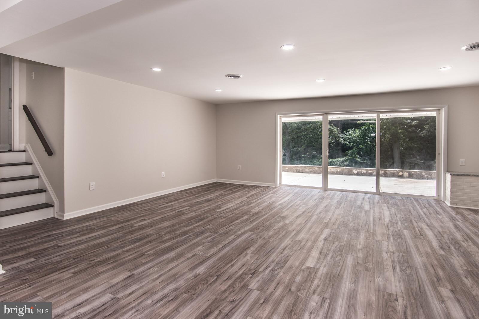 LONDONDERRY WOODS - Residential