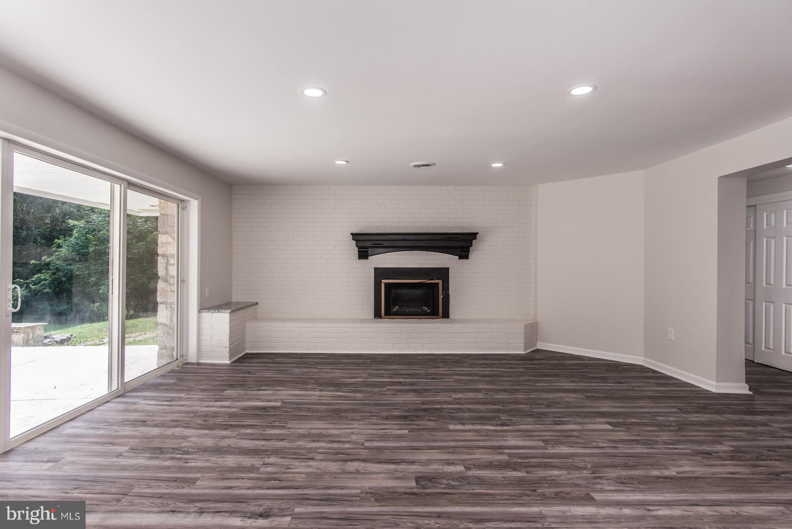 LONDONDERRY WOODS - Residential