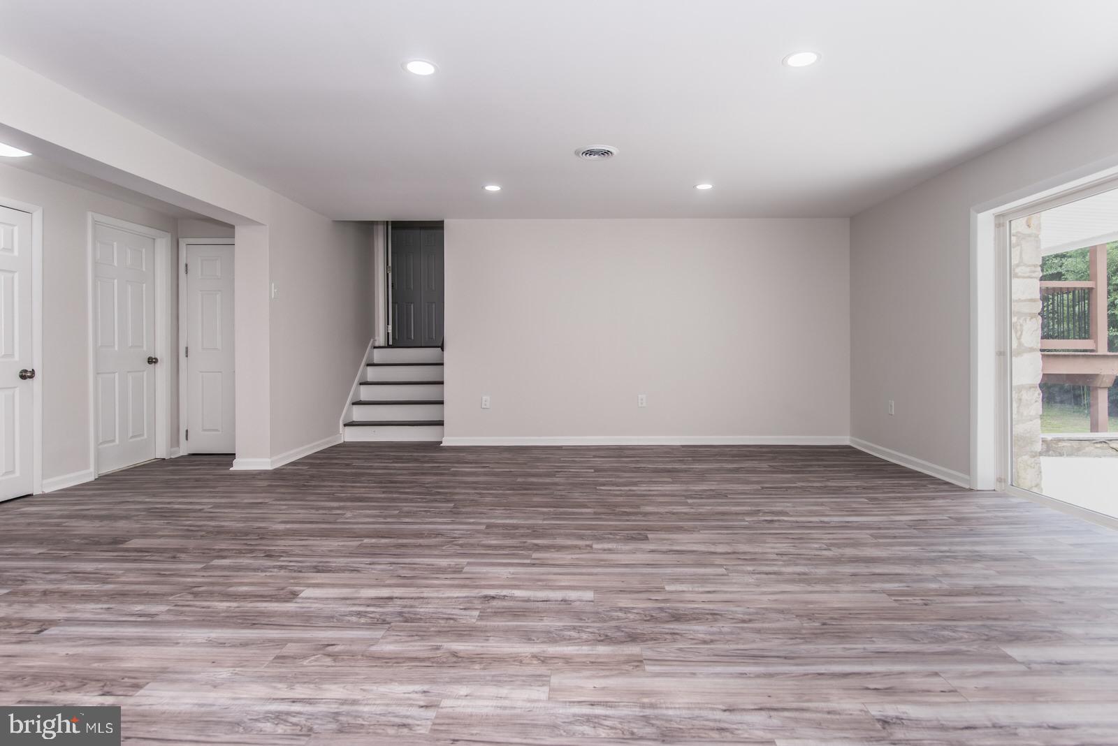 LONDONDERRY WOODS - Residential