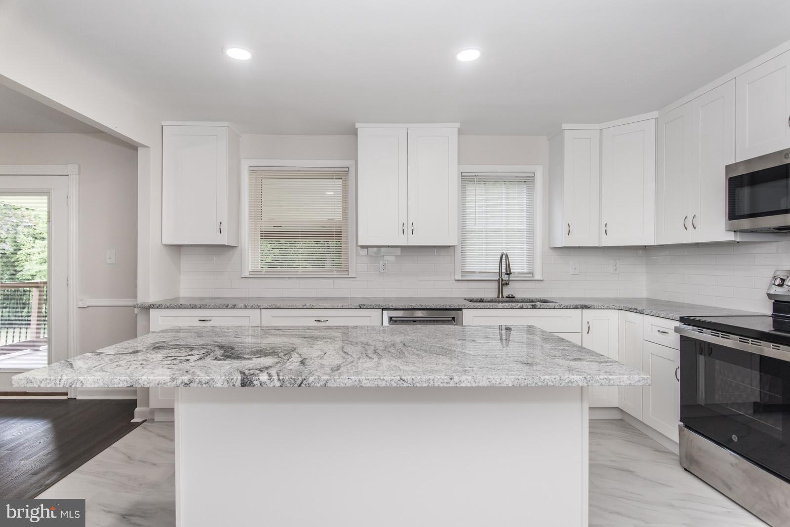 LONDONDERRY WOODS - Residential