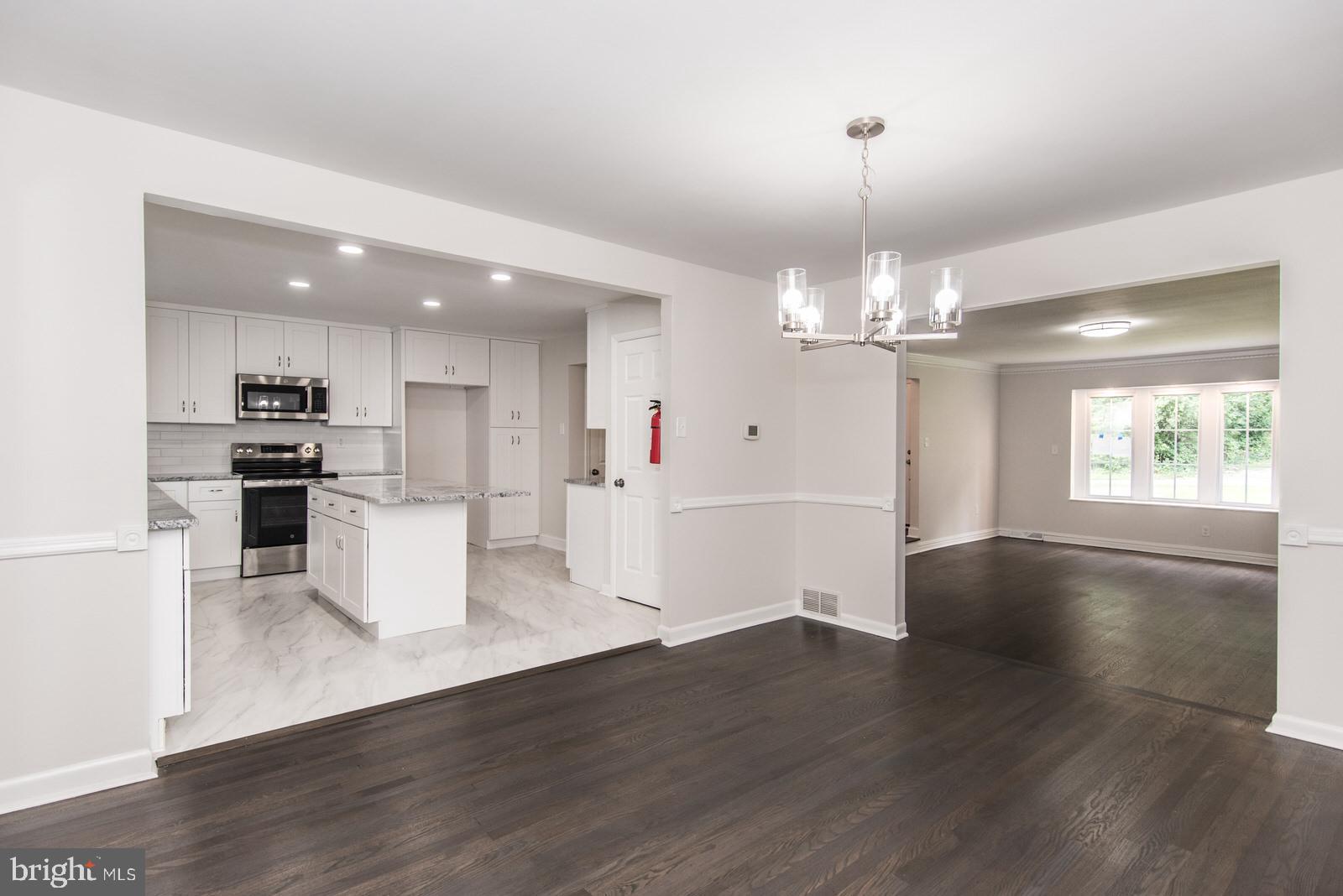 LONDONDERRY WOODS - Residential