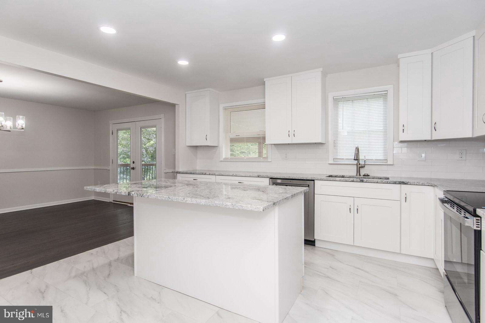 LONDONDERRY WOODS - Residential