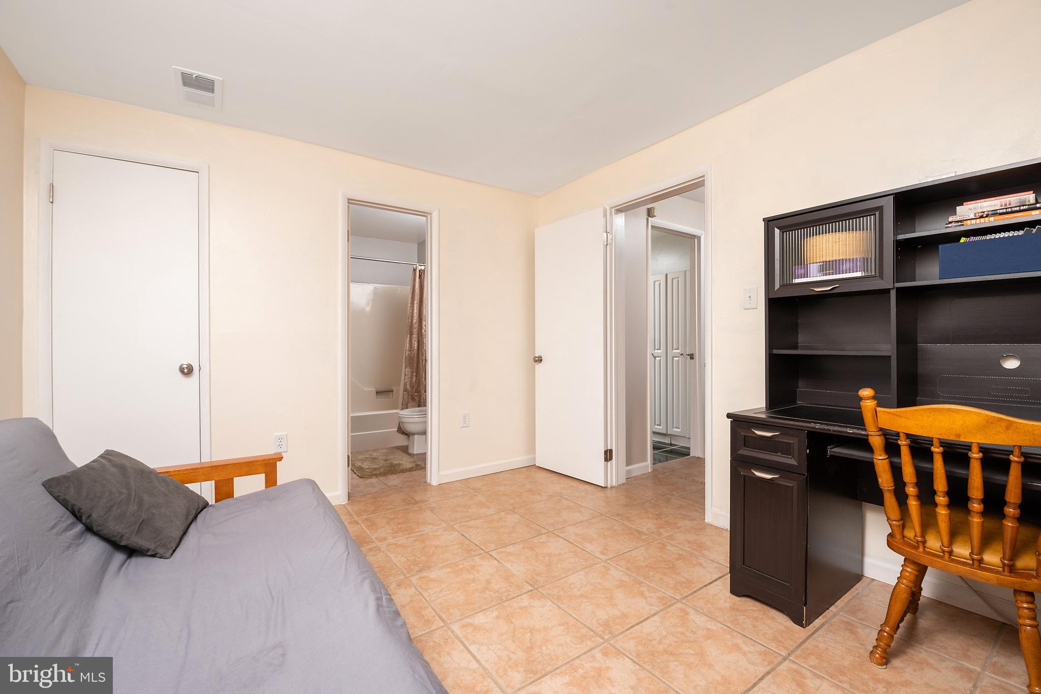 CROFTON MEADOWS - Residential