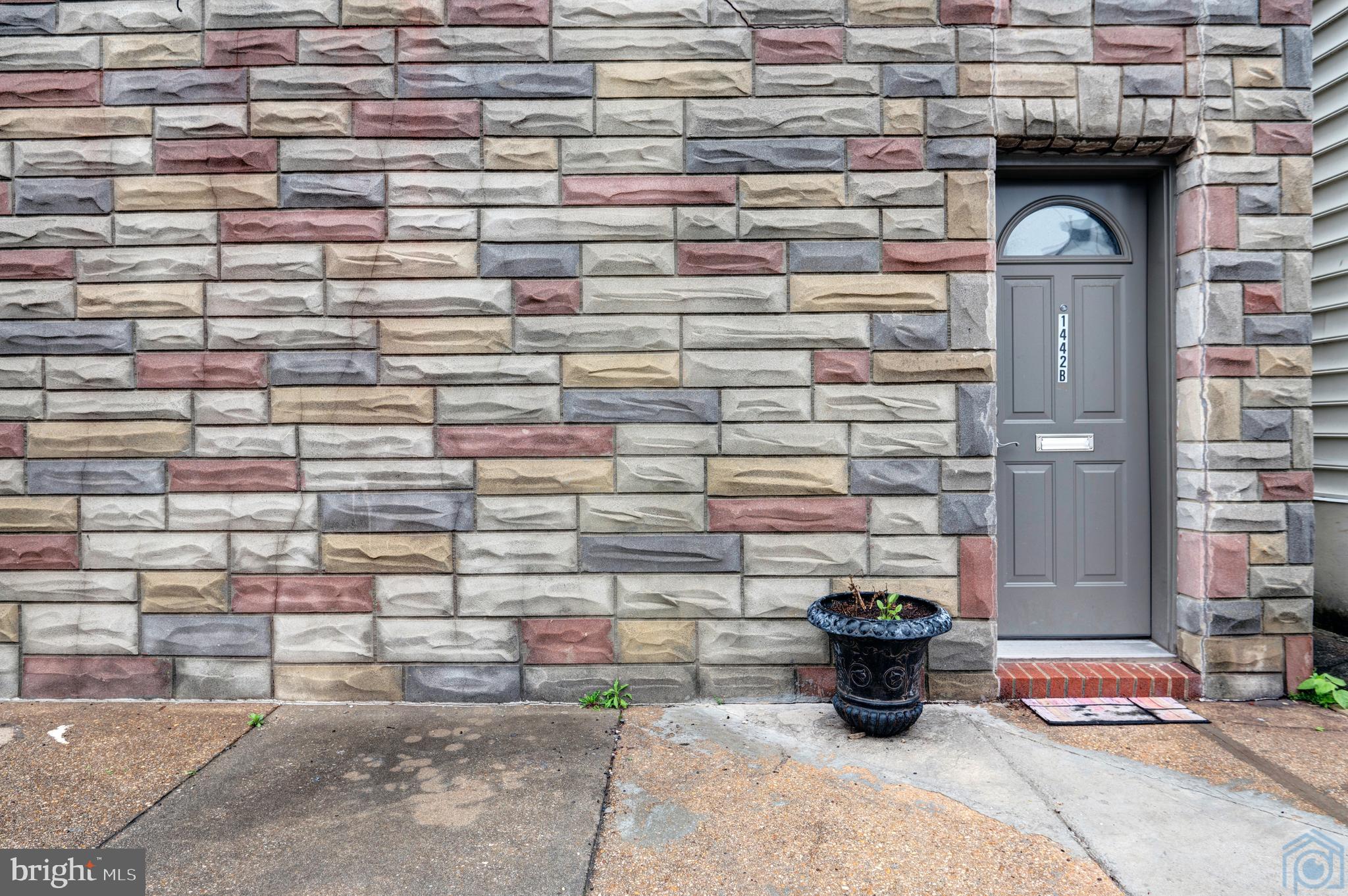 LOCUST POINT - Residential Lease