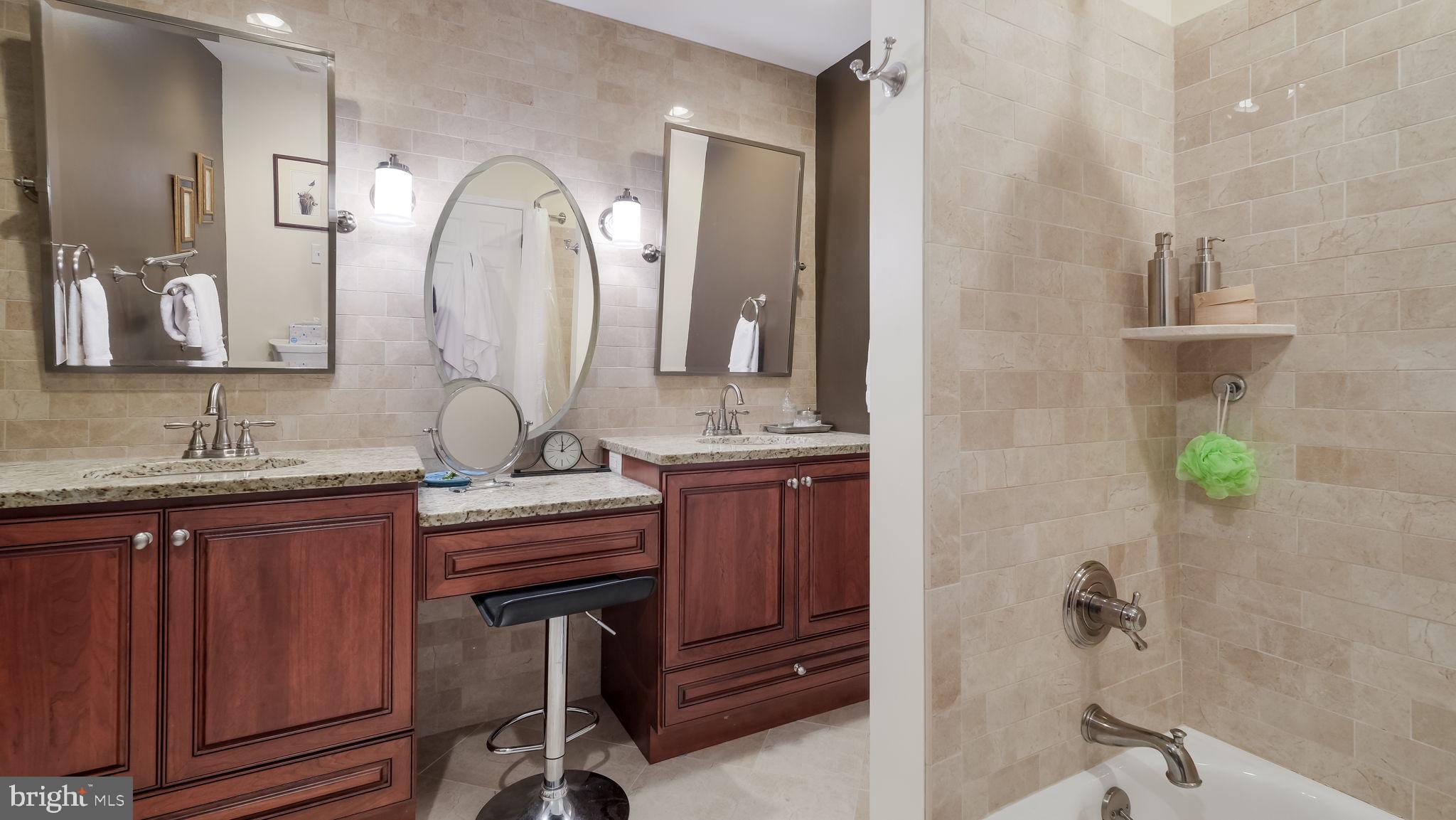 GWYNEDD KNOLL - Residential