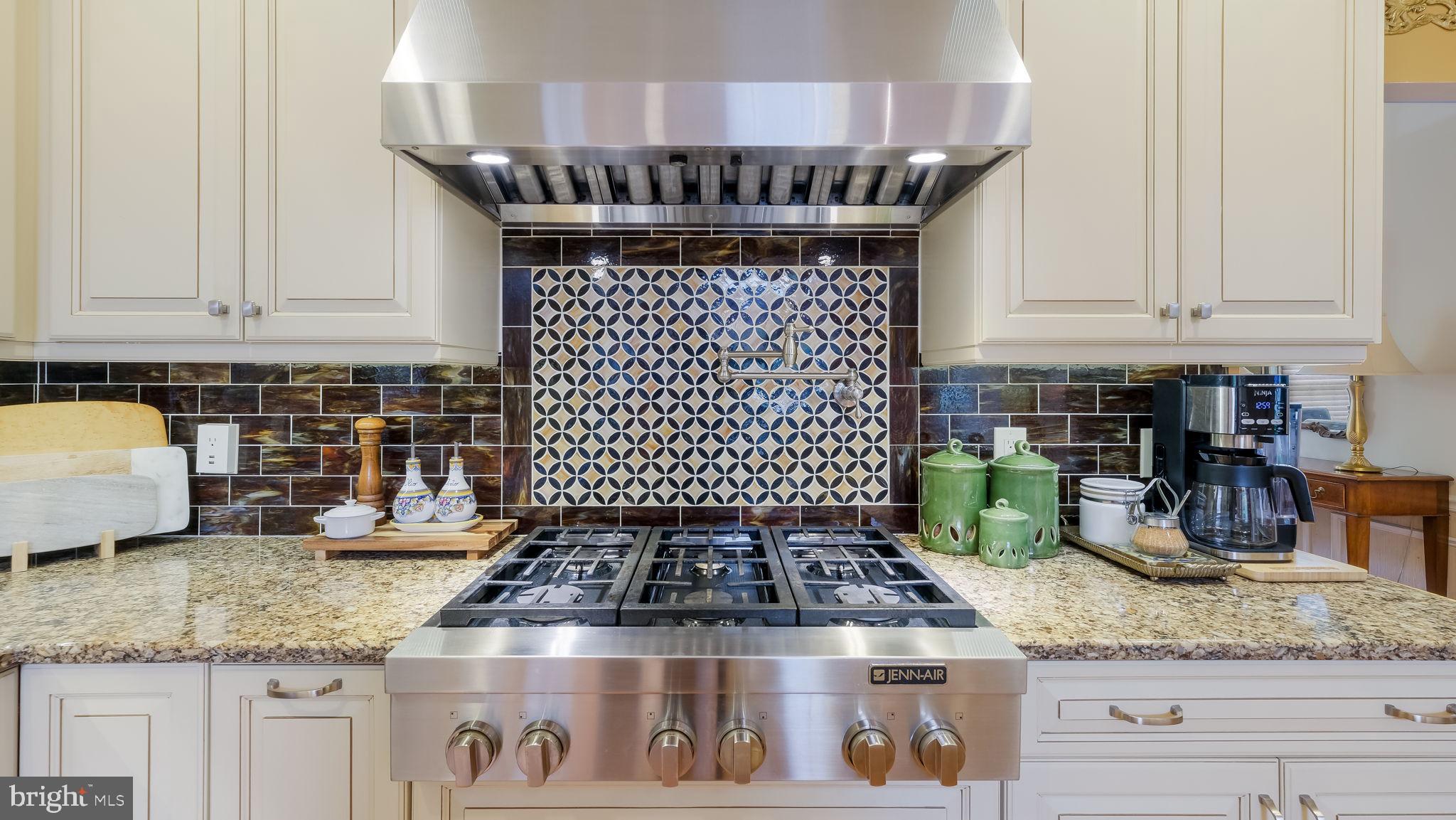 GWYNEDD KNOLL - Residential