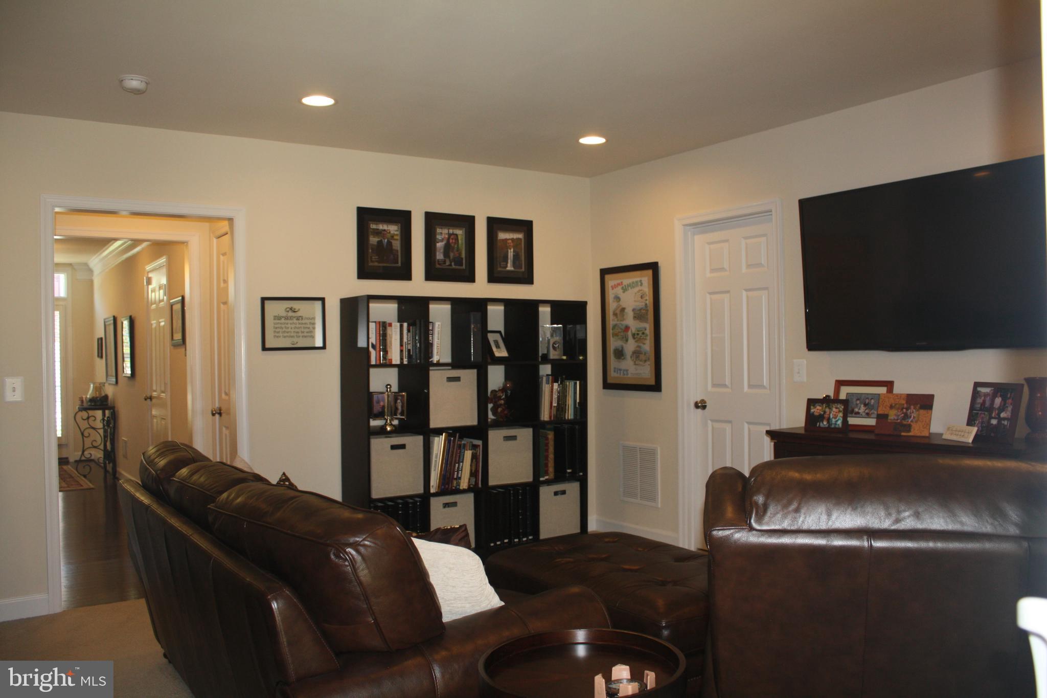 POTTERS GLEN - Residential Lease