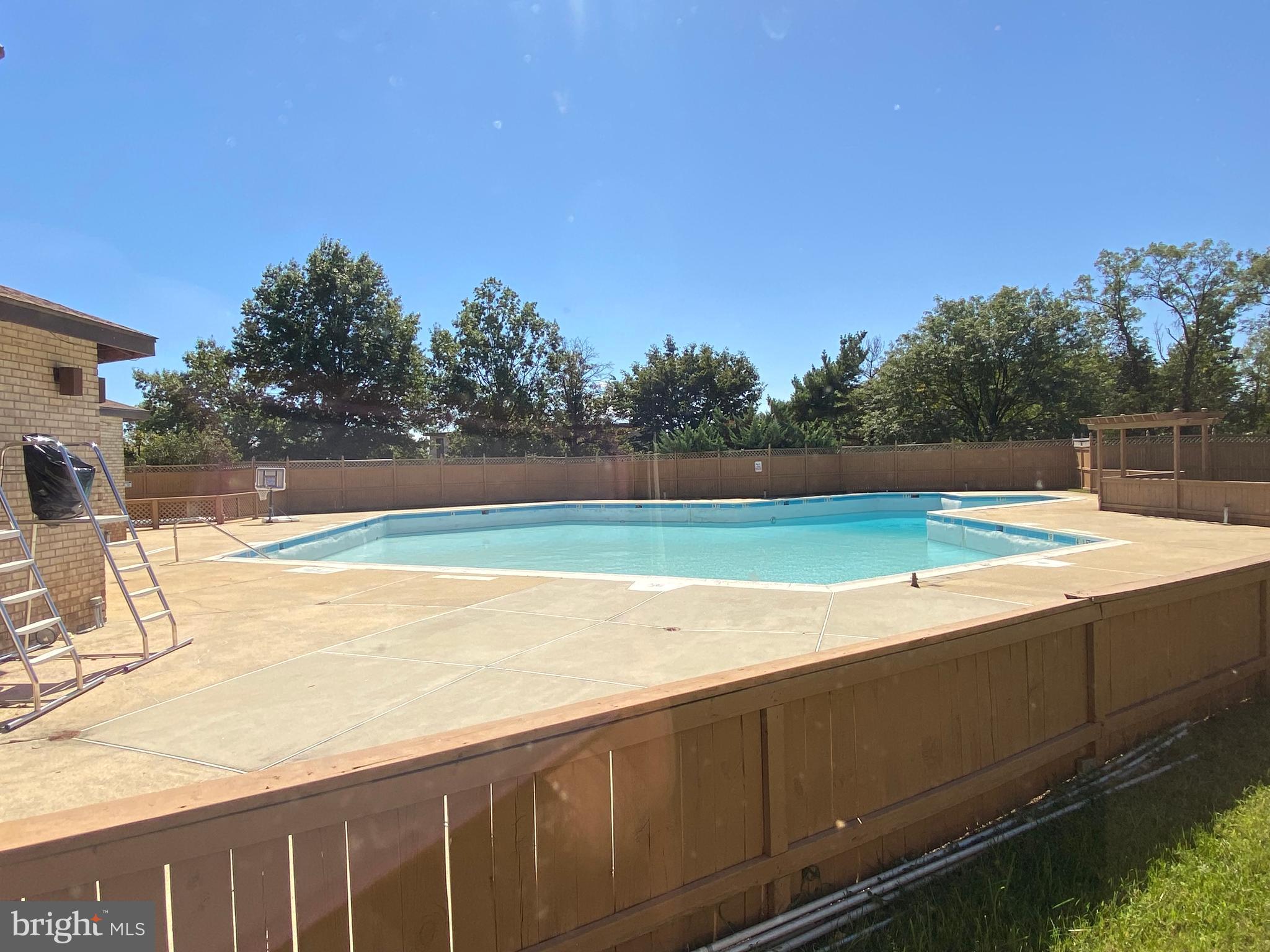 HUNTING RIDGE CONDOMINIUM - Residential