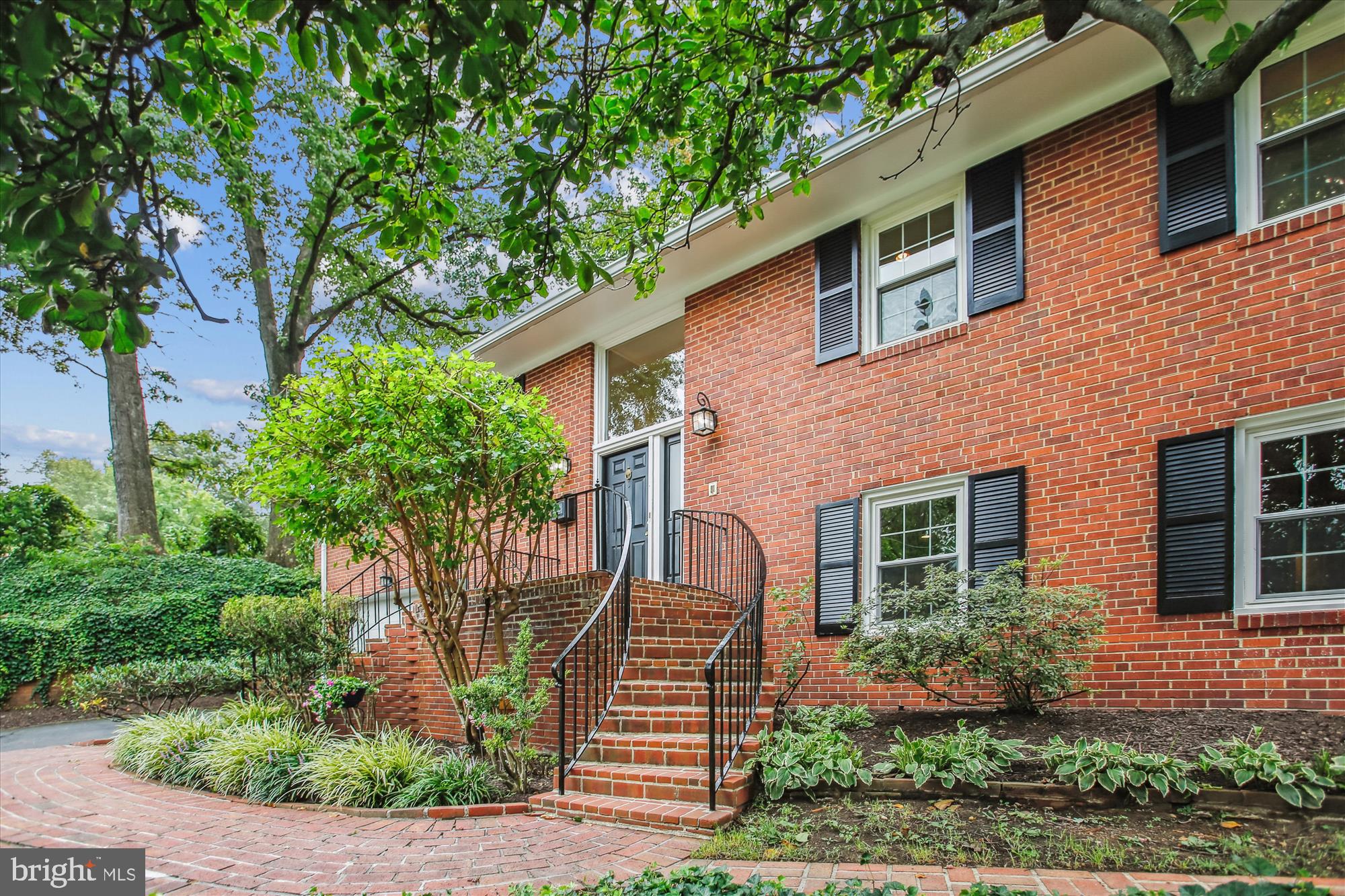 ARLINGTON RIDGE - Residential