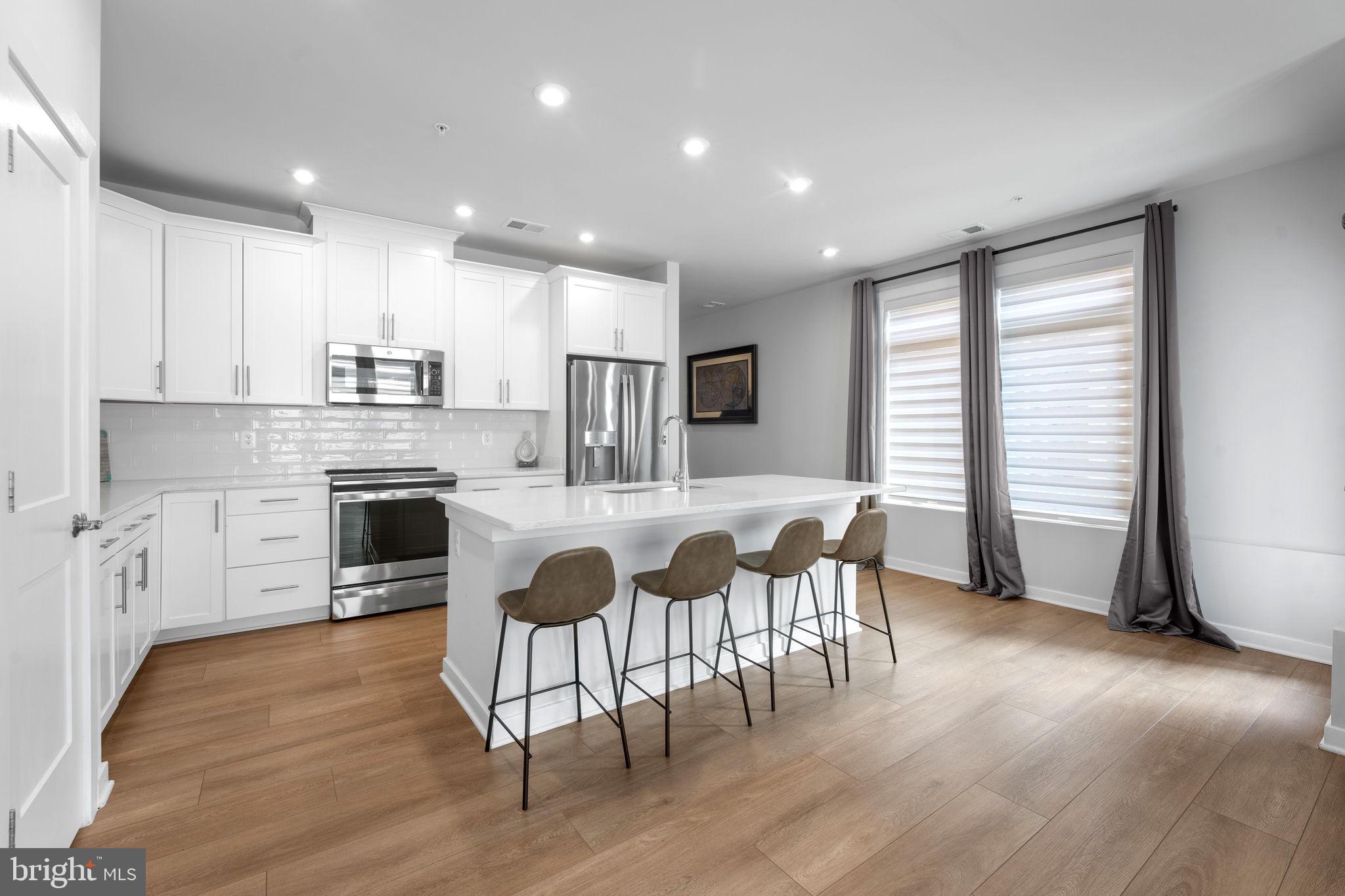 TALL OAKS - Residential