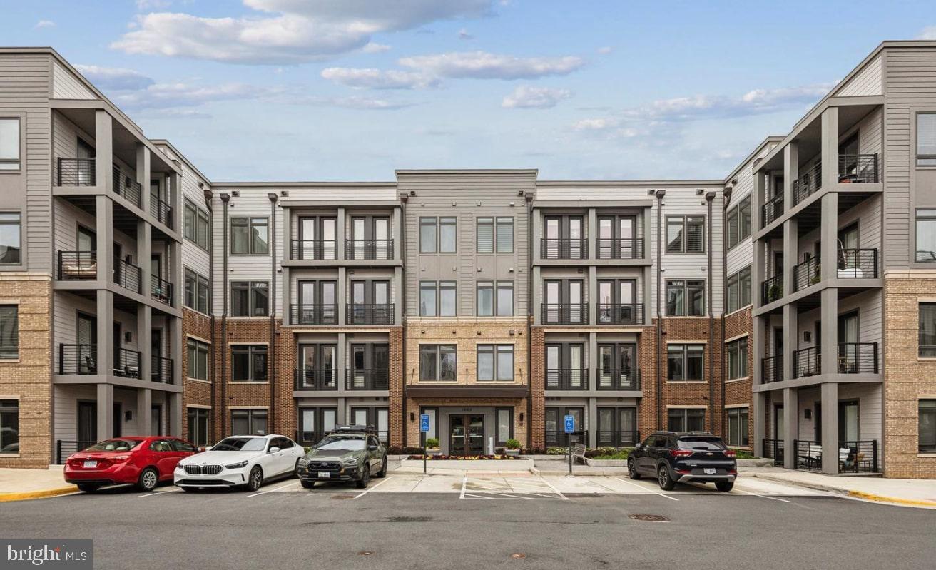 TALL OAKS - Residential