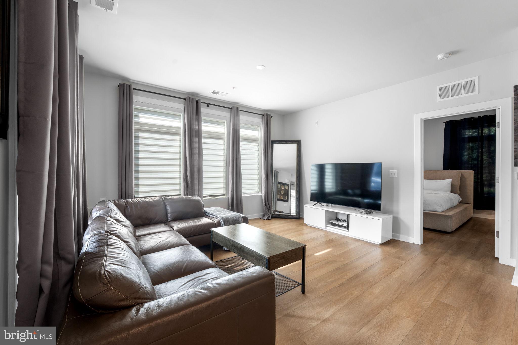 TALL OAKS - Residential