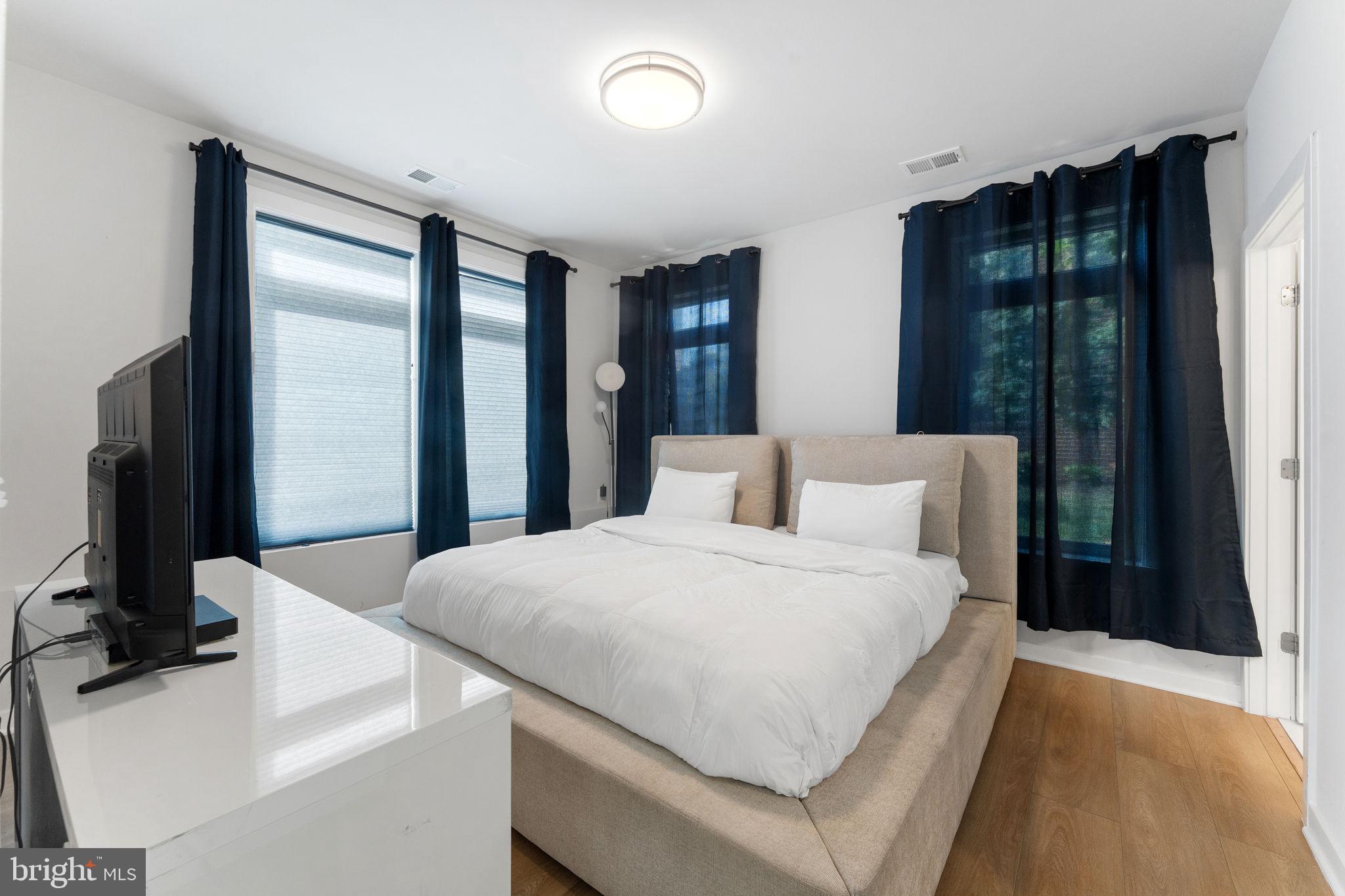 TALL OAKS - Residential