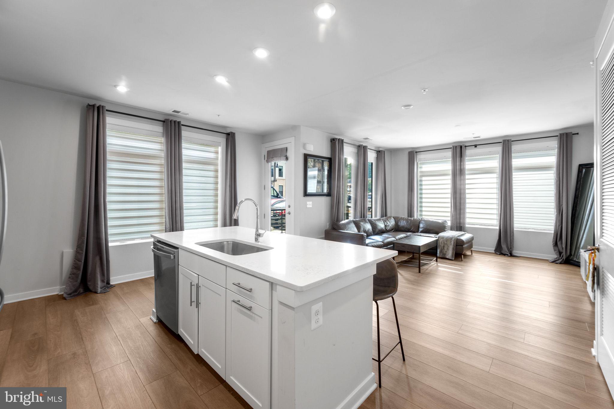 TALL OAKS - Residential