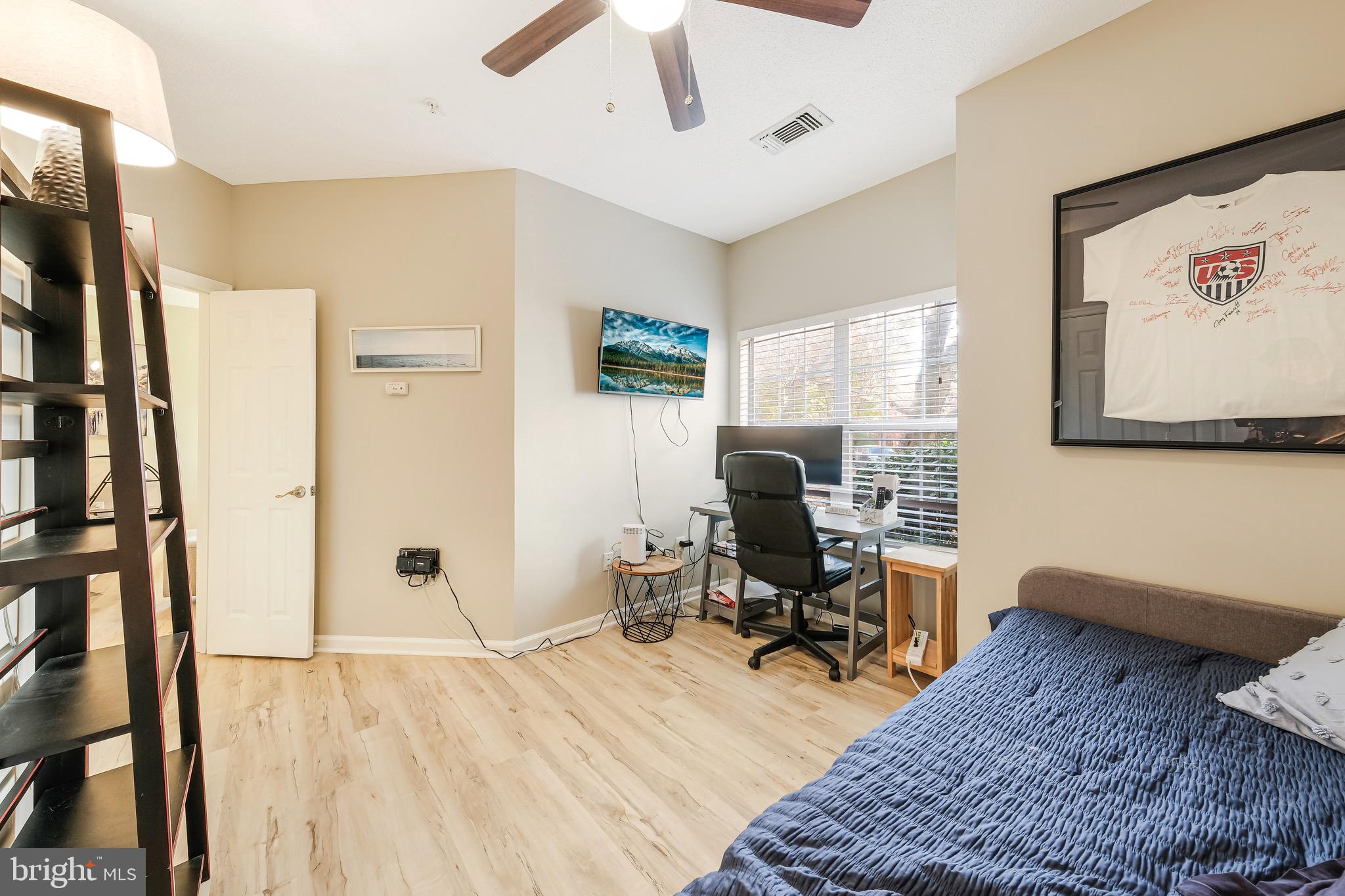 EDGEWATER AT TOWN CENTER - Residential